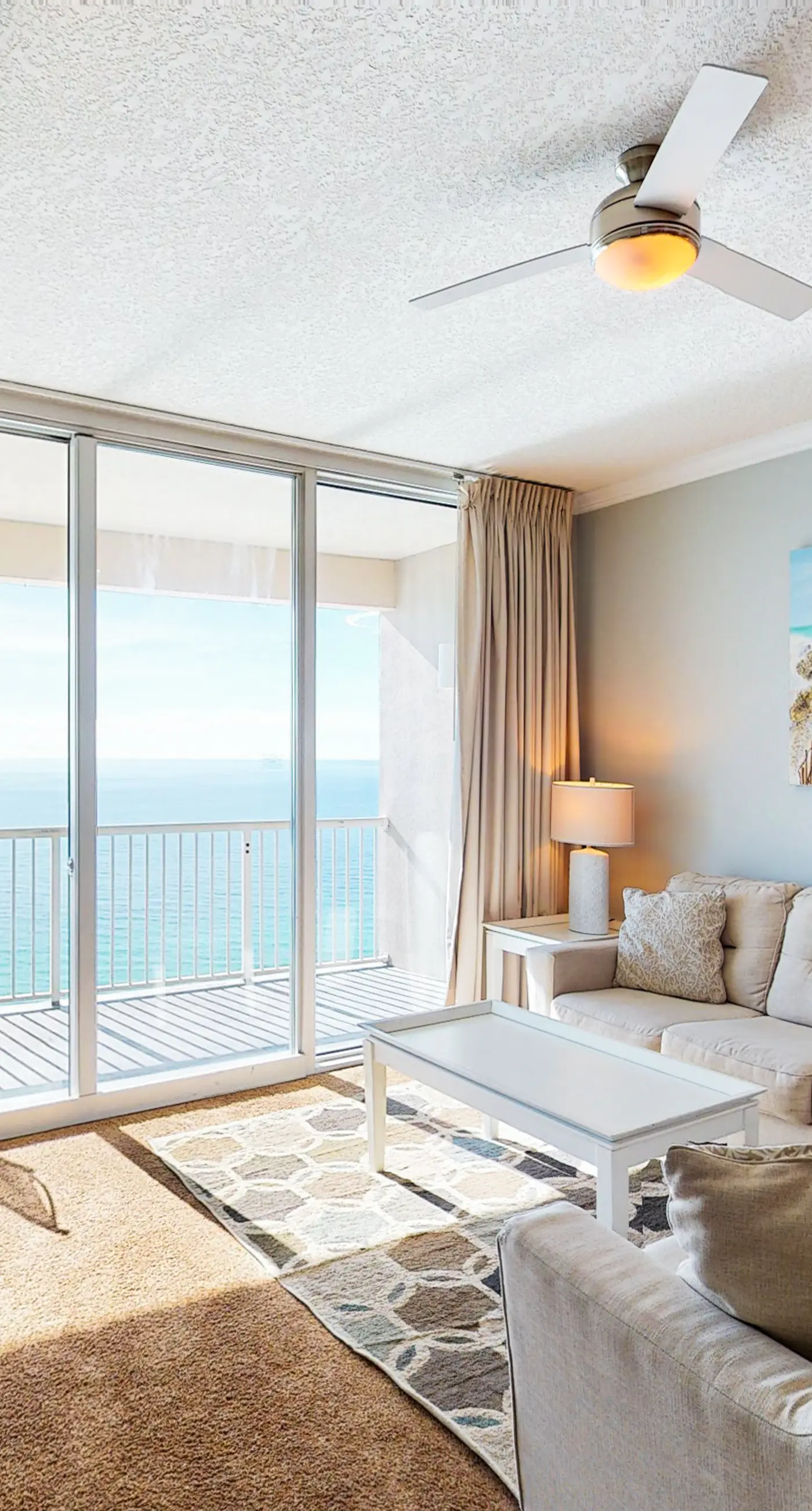 Modern beach condo with balcony & beach access - great location