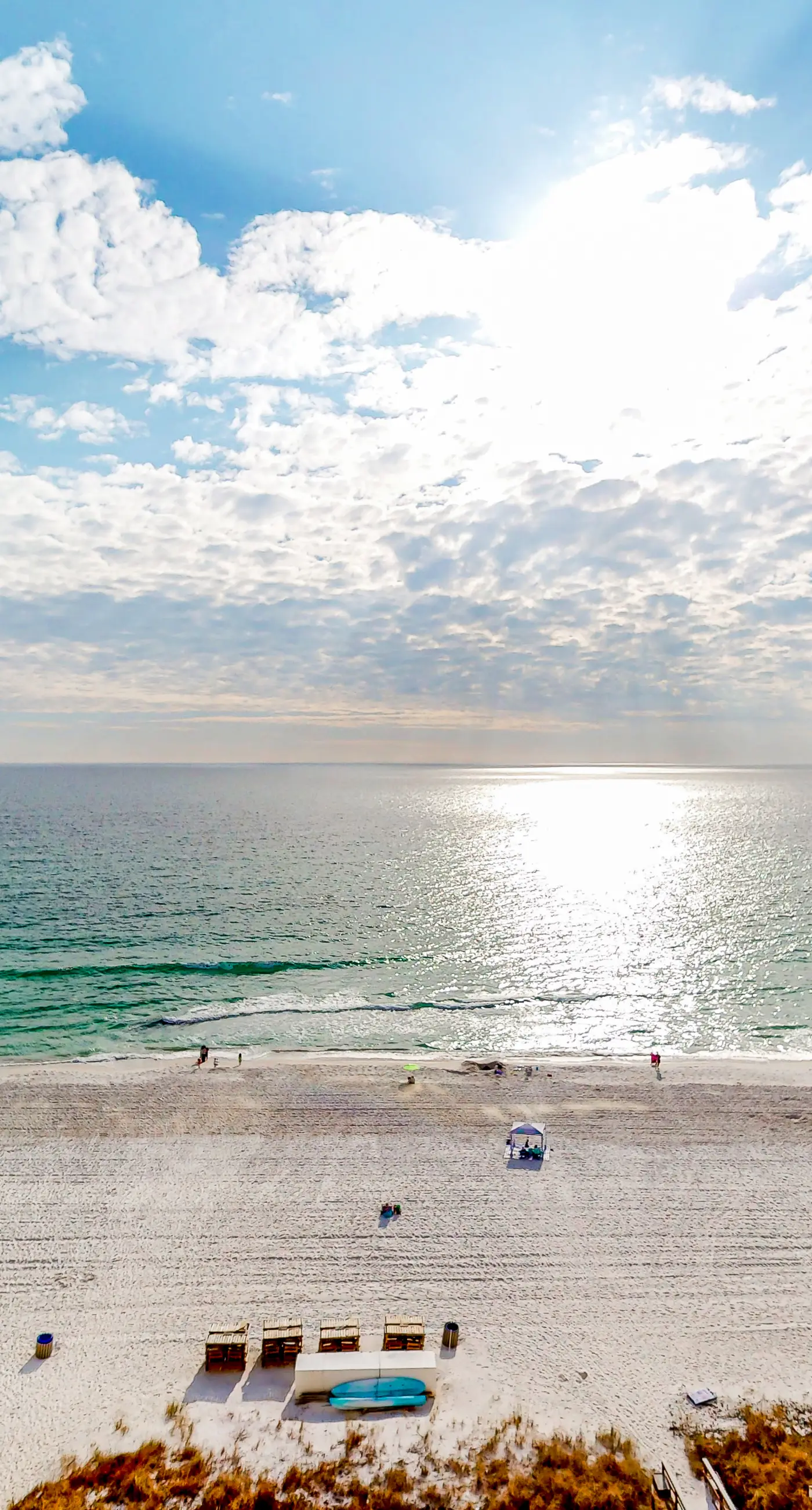 Beachfront Condo, gorgeous views, shared pool and beach access