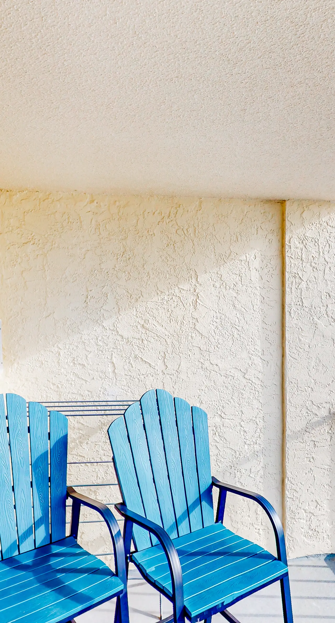 Beachfront Condo, gorgeous views, shared pool and beach access