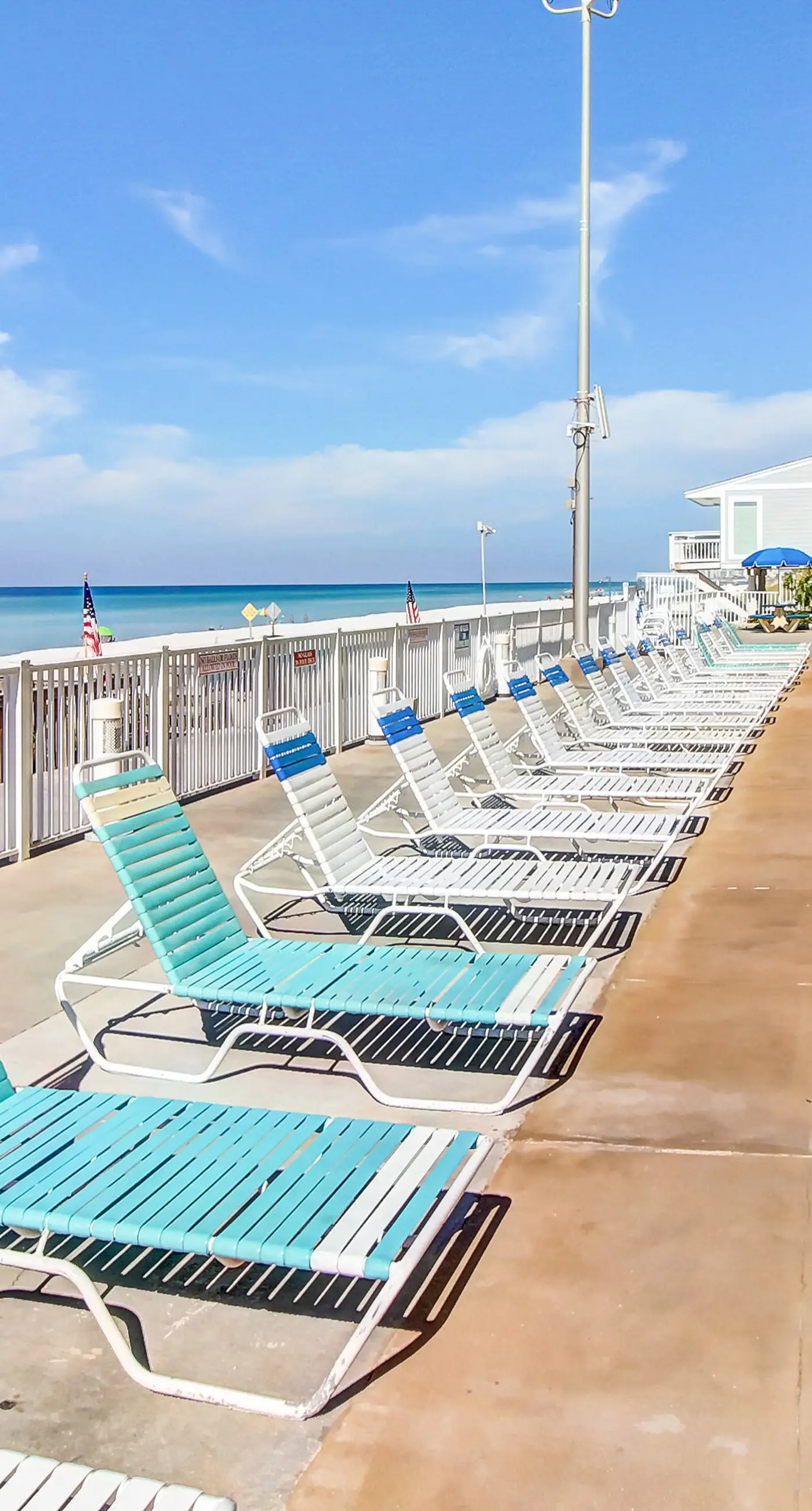 Beachfront Condo, gorgeous views, shared pool and beach access