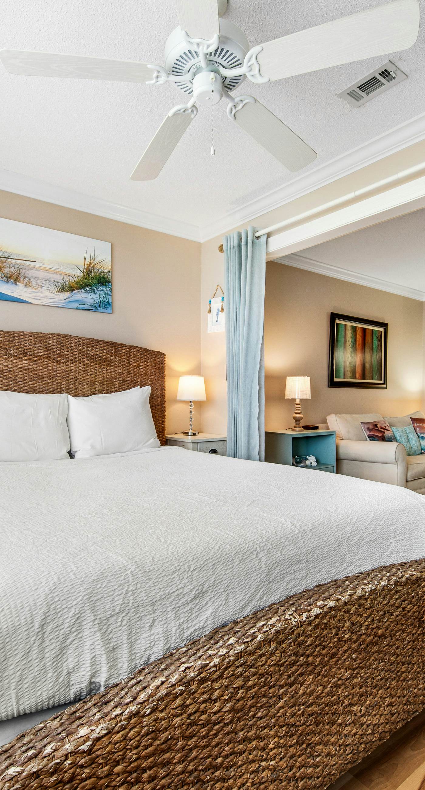 Bright studio in perfect location with water access, pool, grill, & fast WiFi