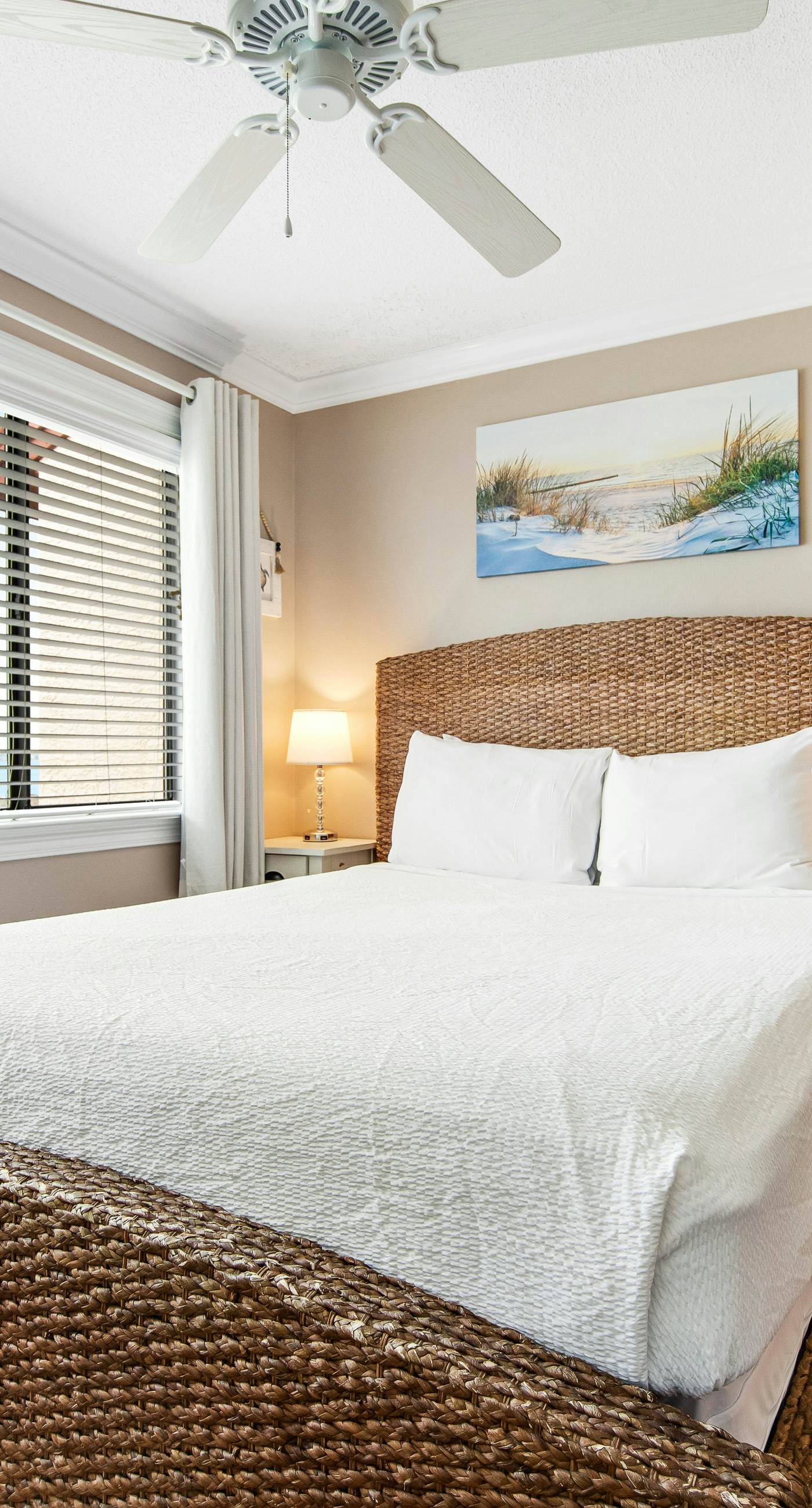 Bright studio in perfect location with water access, pool, grill, & fast WiFi