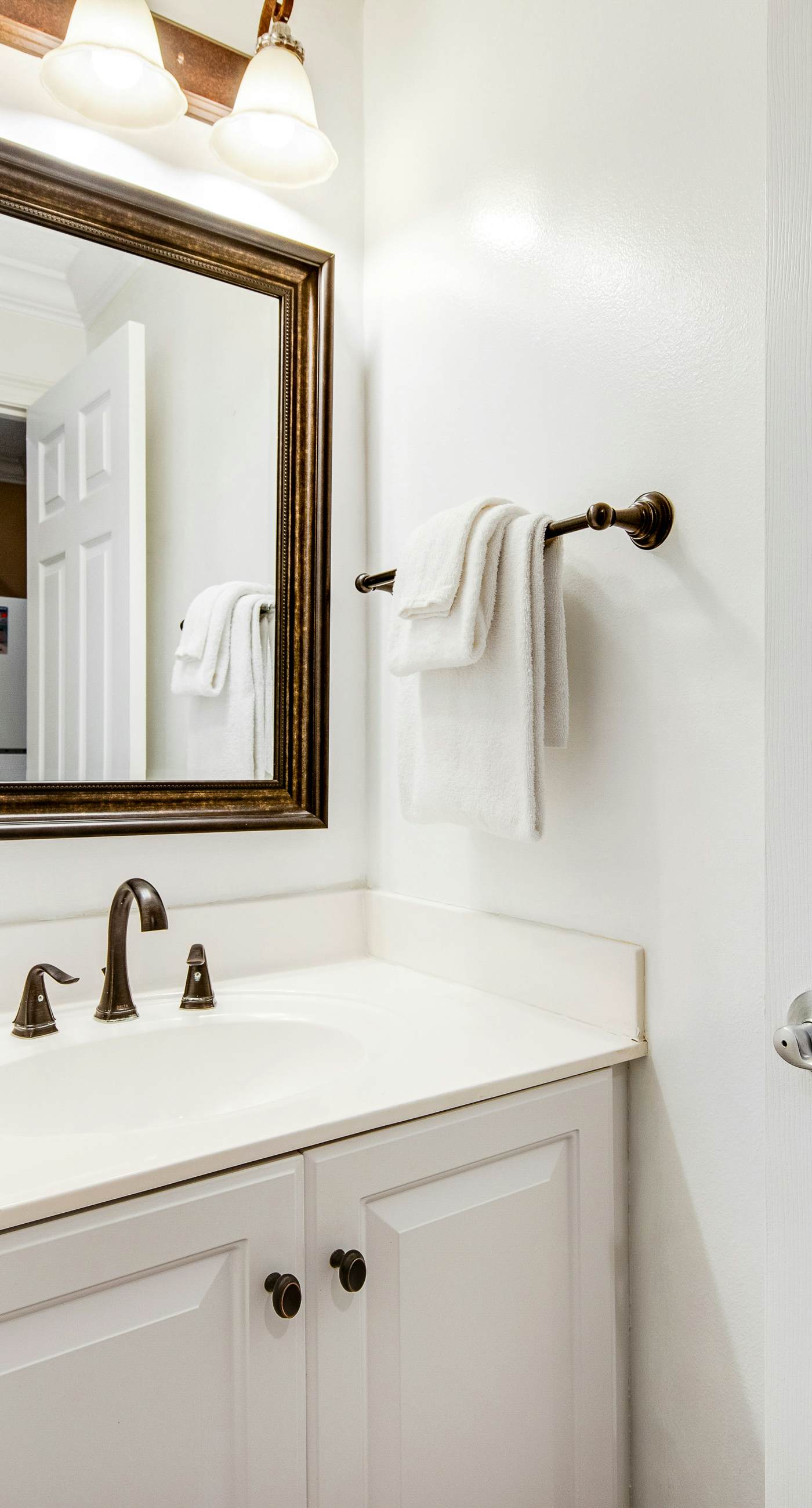 Bright studio in perfect location with water access, pool, grill, & fast WiFi