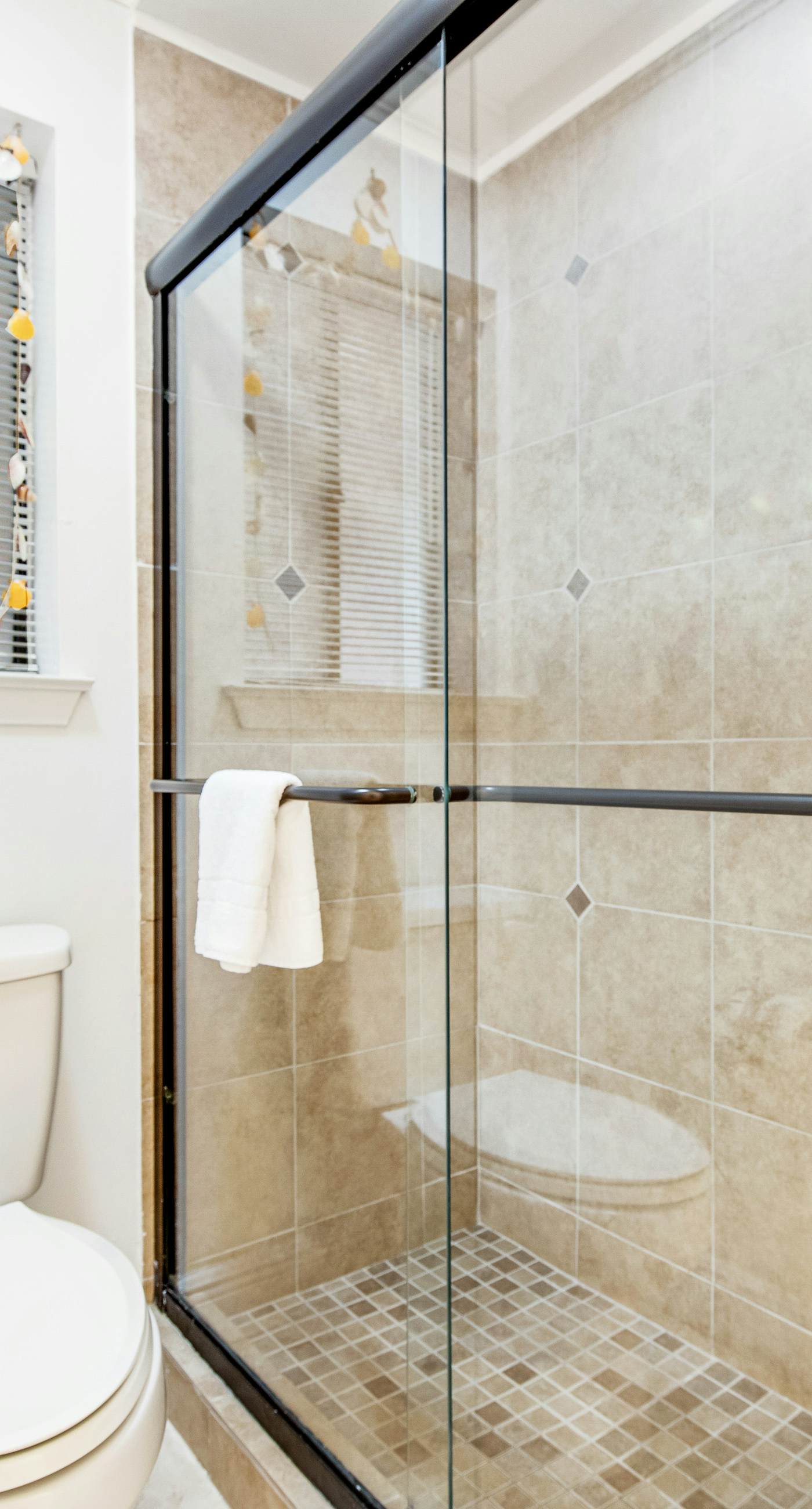 Bright studio in perfect location with water access, pool, grill, & fast WiFi