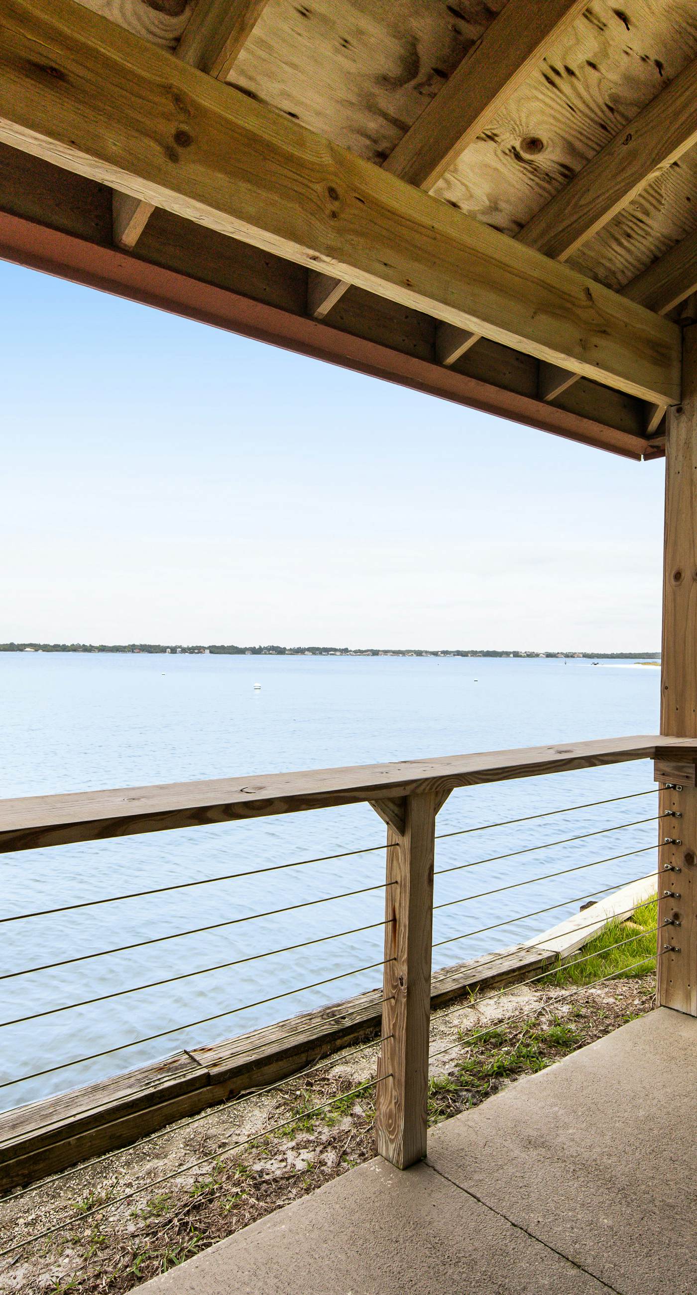 Bright studio in perfect location with water access, pool, grill, & fast WiFi