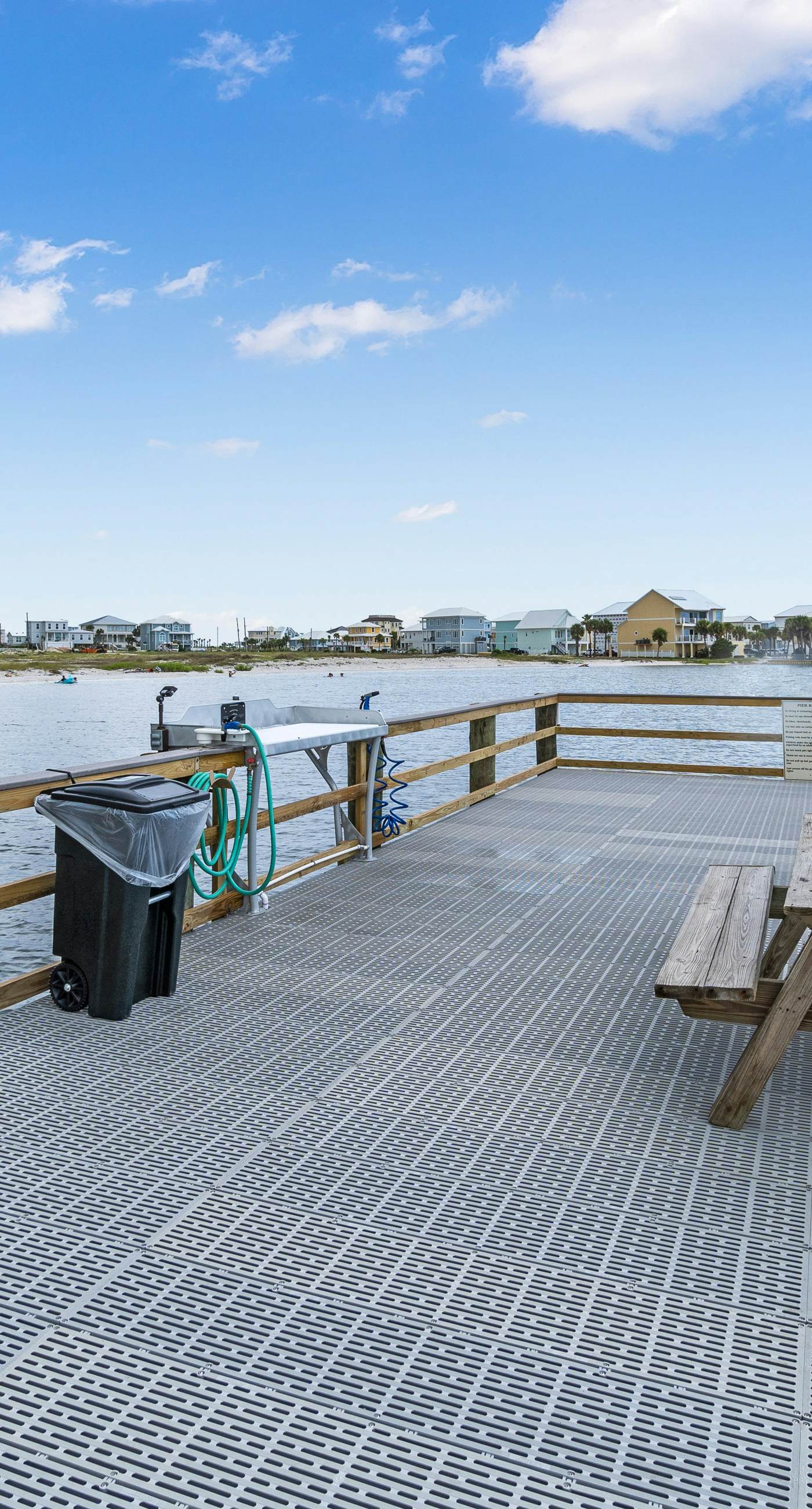 Bright studio in perfect location with water access, pool, grill, & fast WiFi