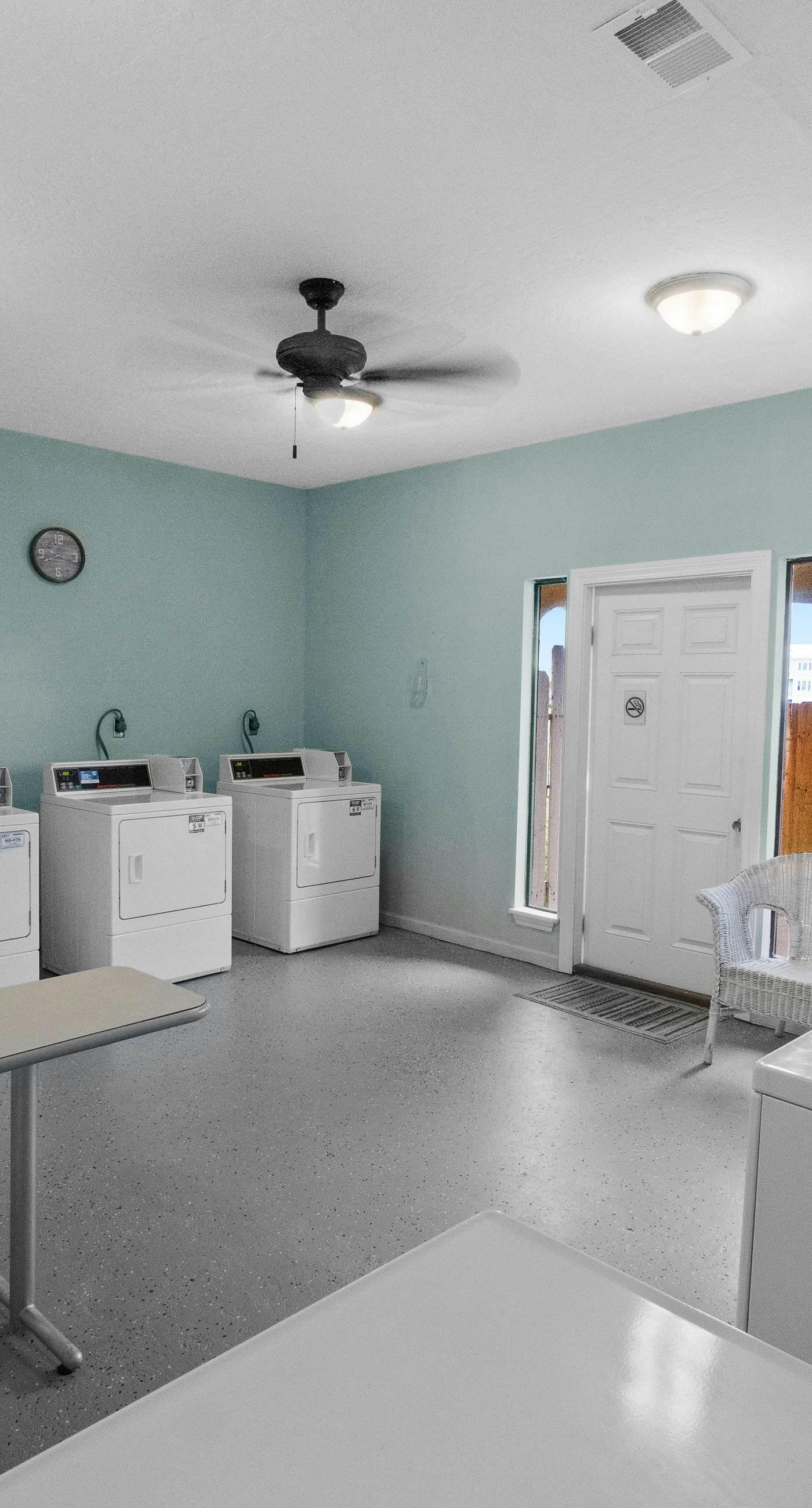 Bright studio in perfect location with water access, pool, grill, & fast WiFi