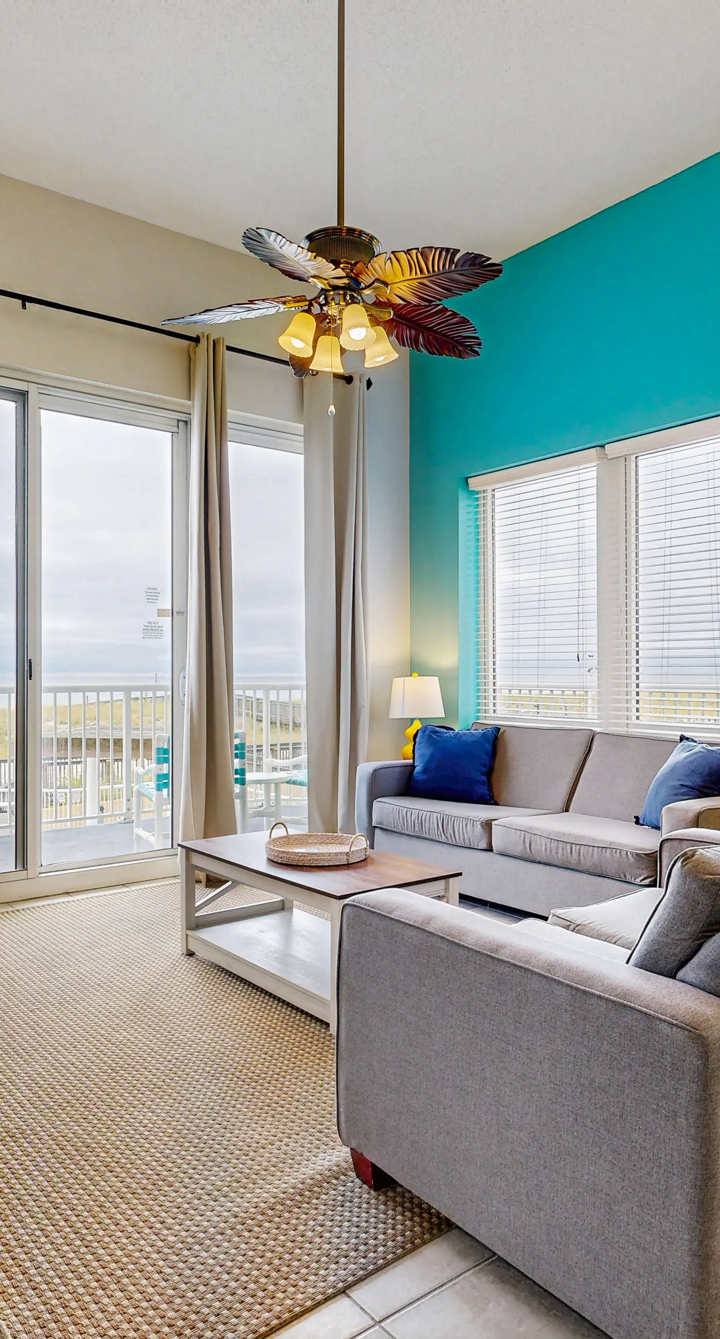 Beachfront Condo with amazing views, shared pool and beach access!