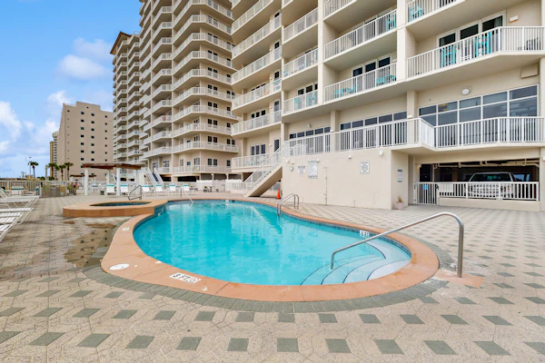 Beachfront Condo with amazing views, shared pool and beach access!