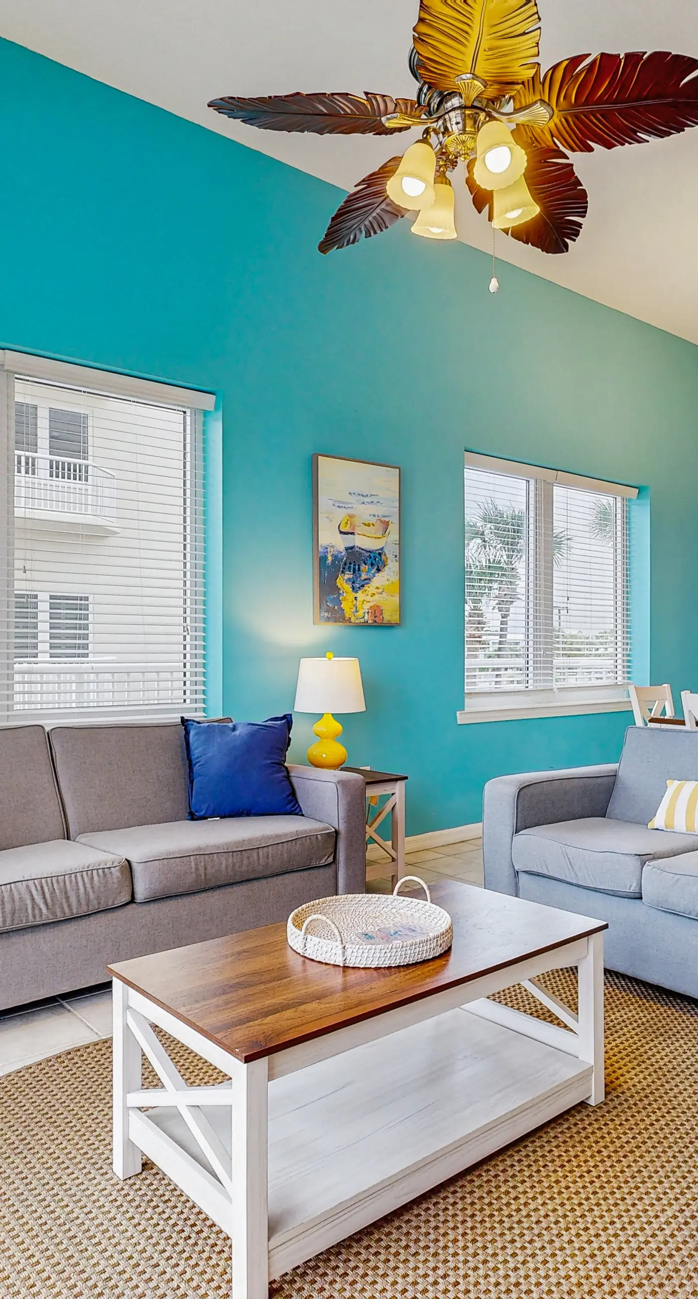 Beachfront Condo with amazing views, shared pool and beach access!