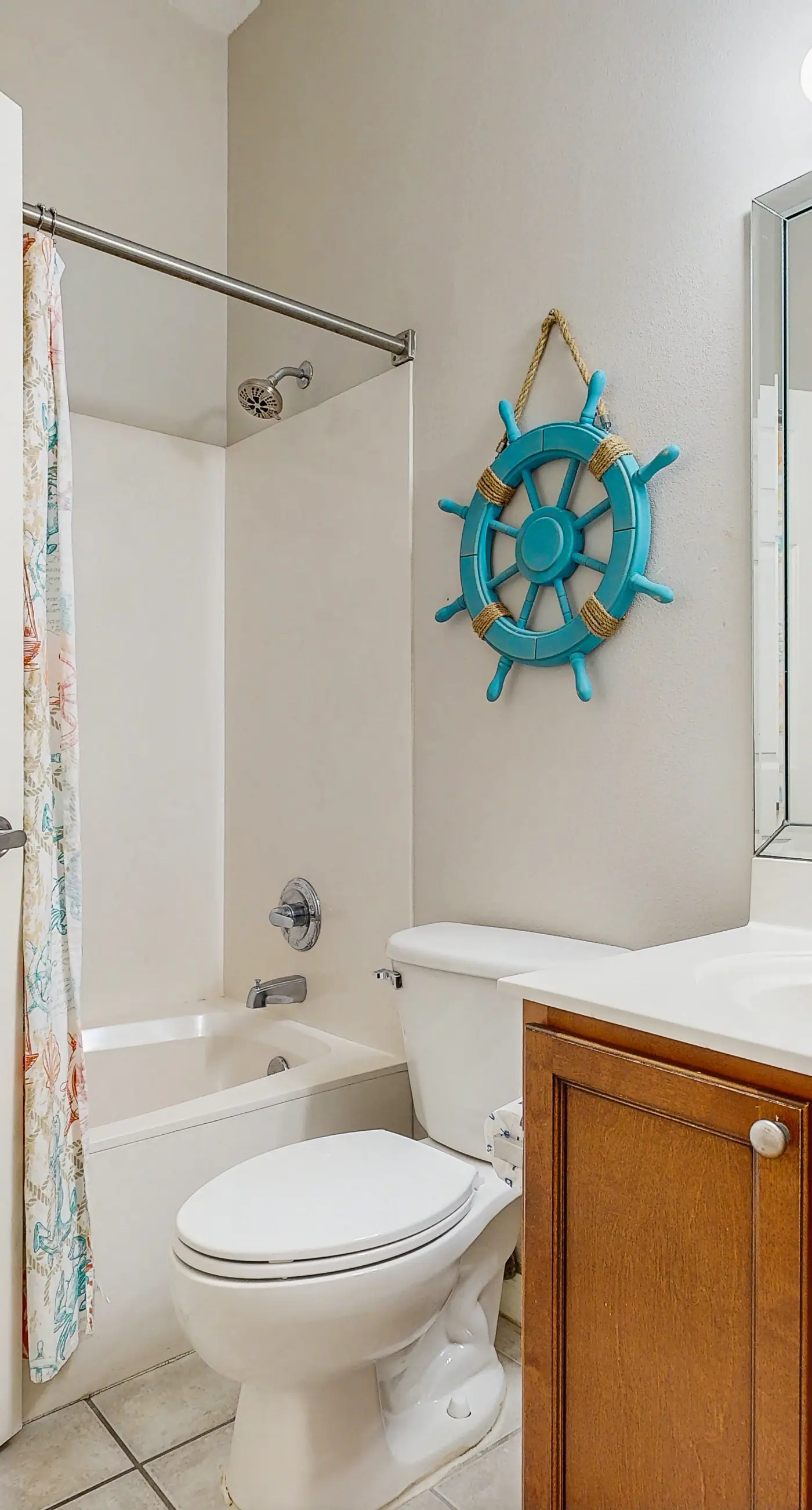 Beachfront Condo with amazing views, shared pool and beach access!