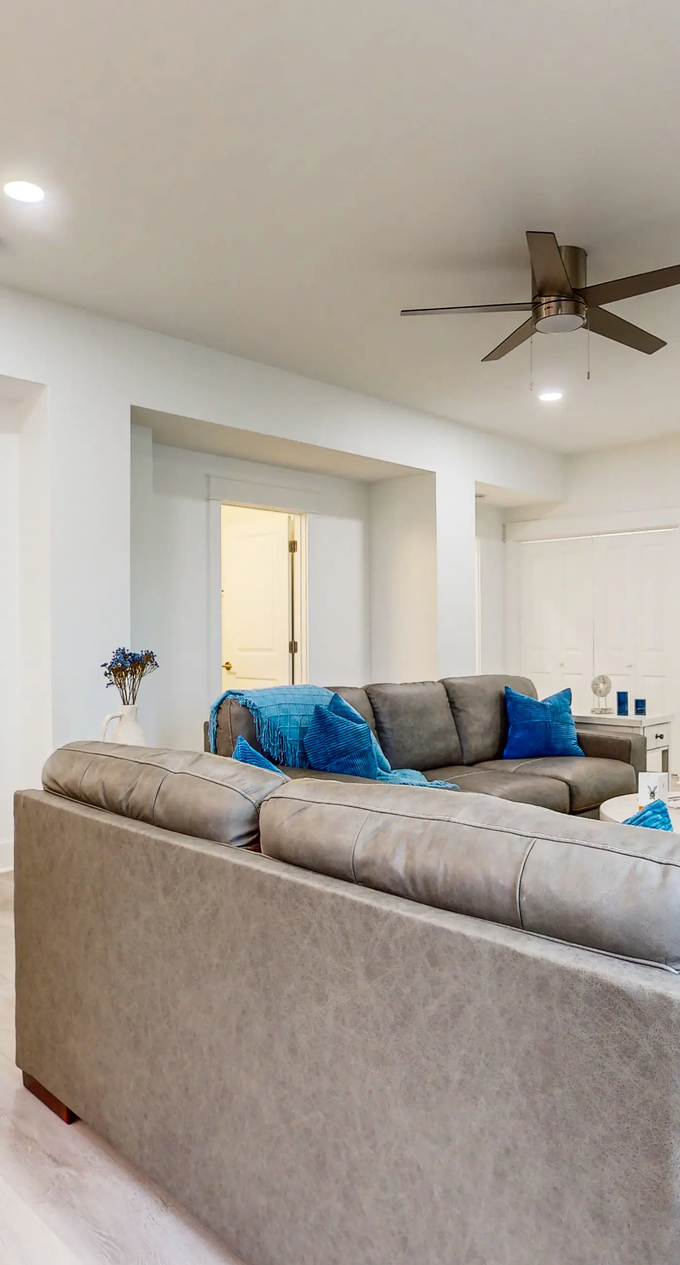 Beautiful dog-friendly condo, private washer&dryer and close to beach