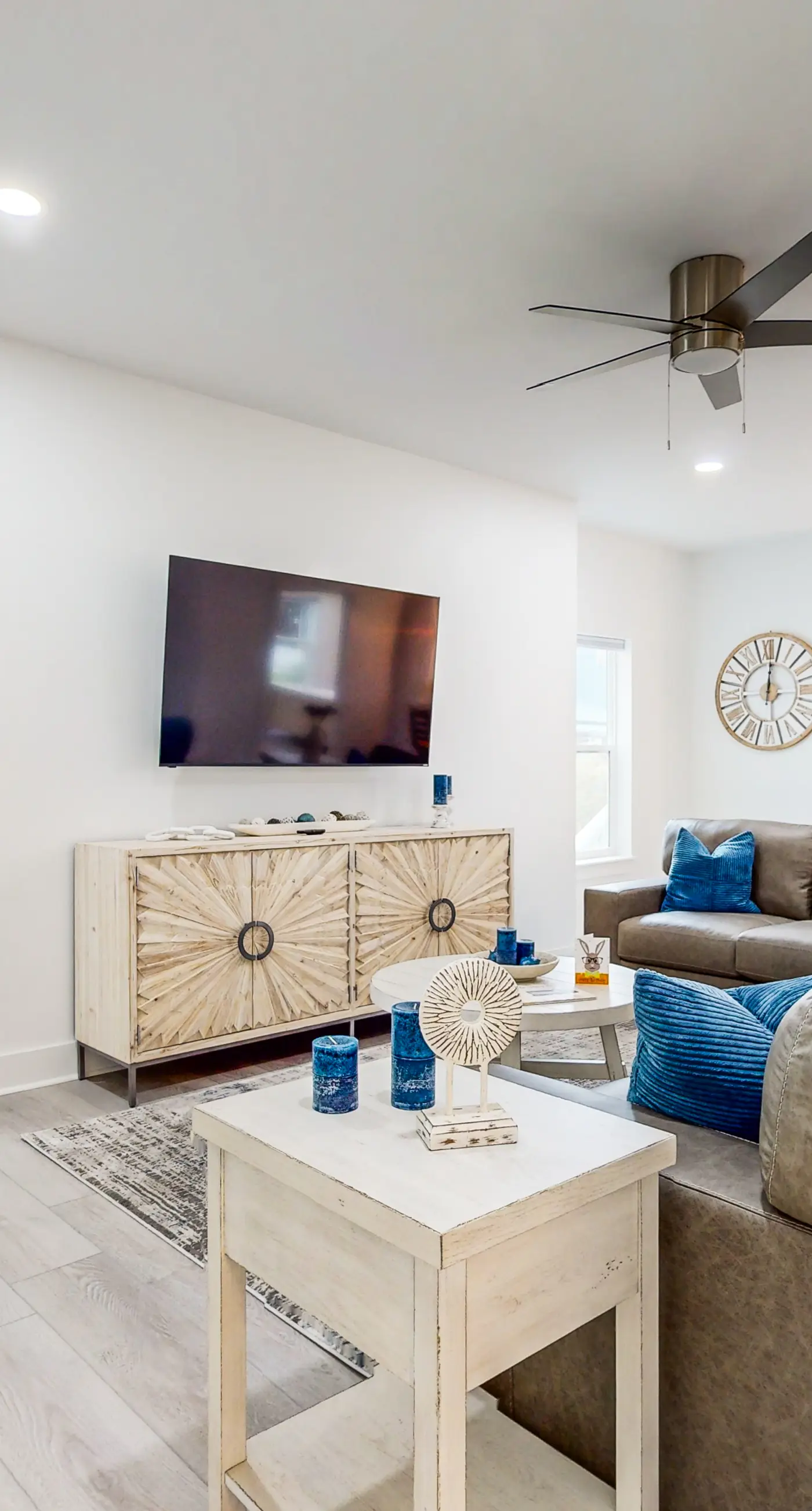 Beautiful dog-friendly condo, private washer&dryer and close to beach