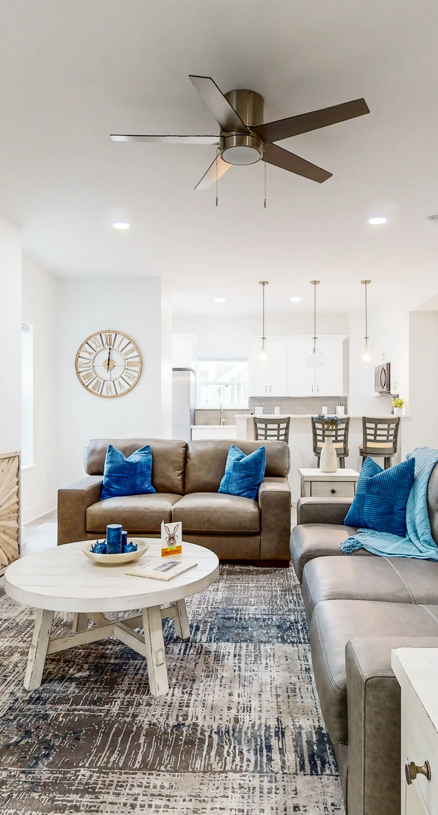 Beautiful dog-friendly condo, private washer&dryer and close to beach