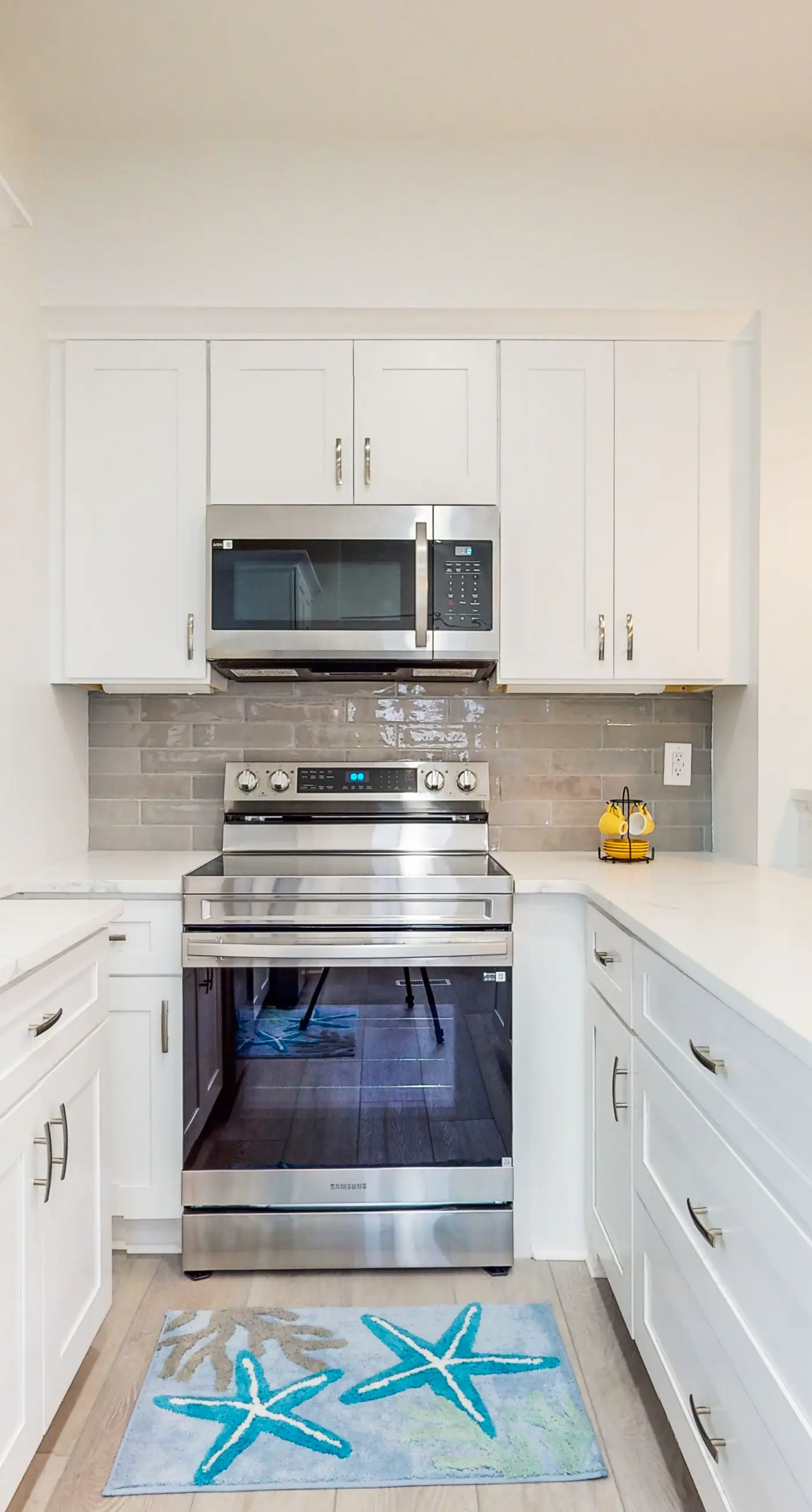 Beautiful dog-friendly condo, private washer&dryer and close to beach