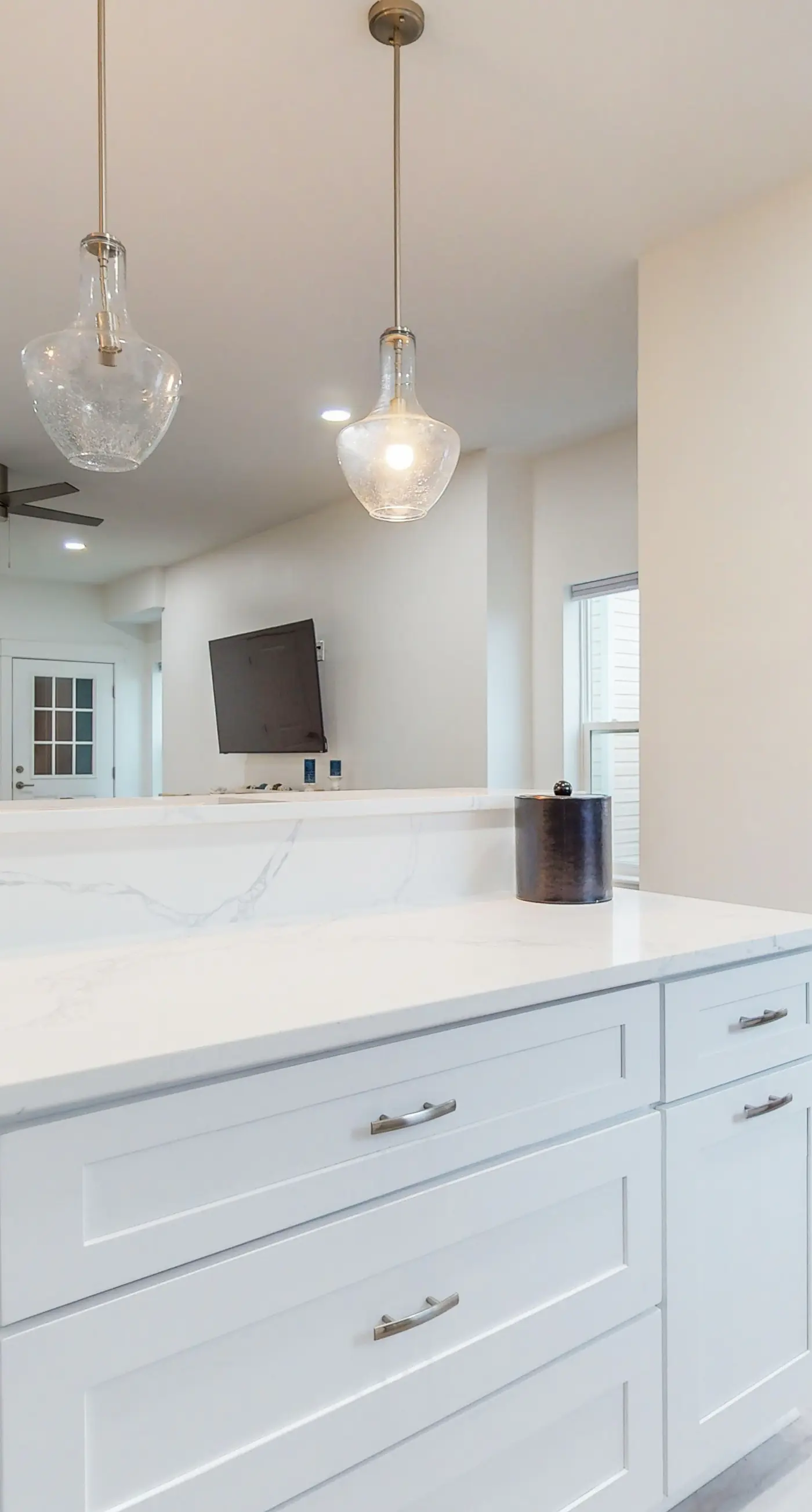 Beautiful dog-friendly condo, private washer&dryer and close to beach