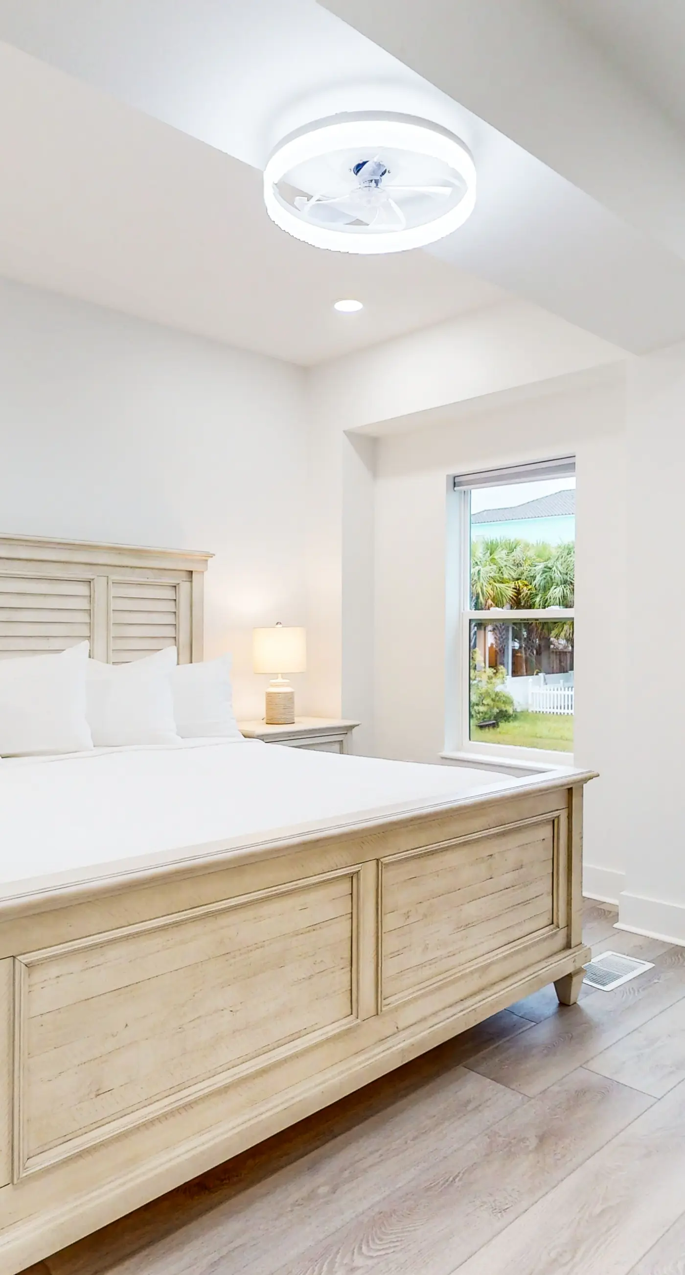 Beautiful dog-friendly condo, private washer&dryer and close to beach