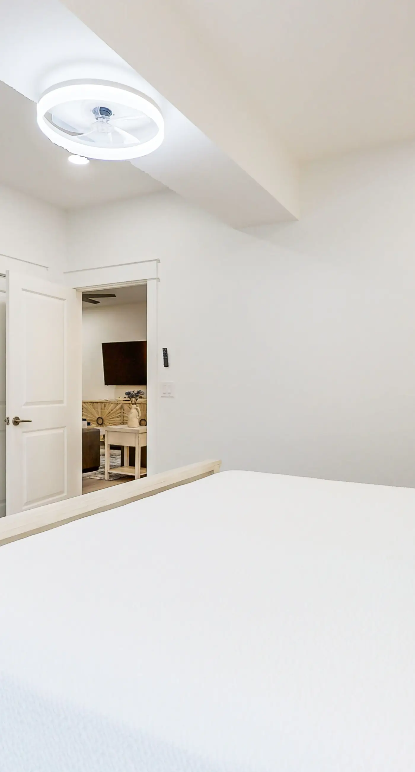 Beautiful dog-friendly condo, private washer&dryer and close to beach