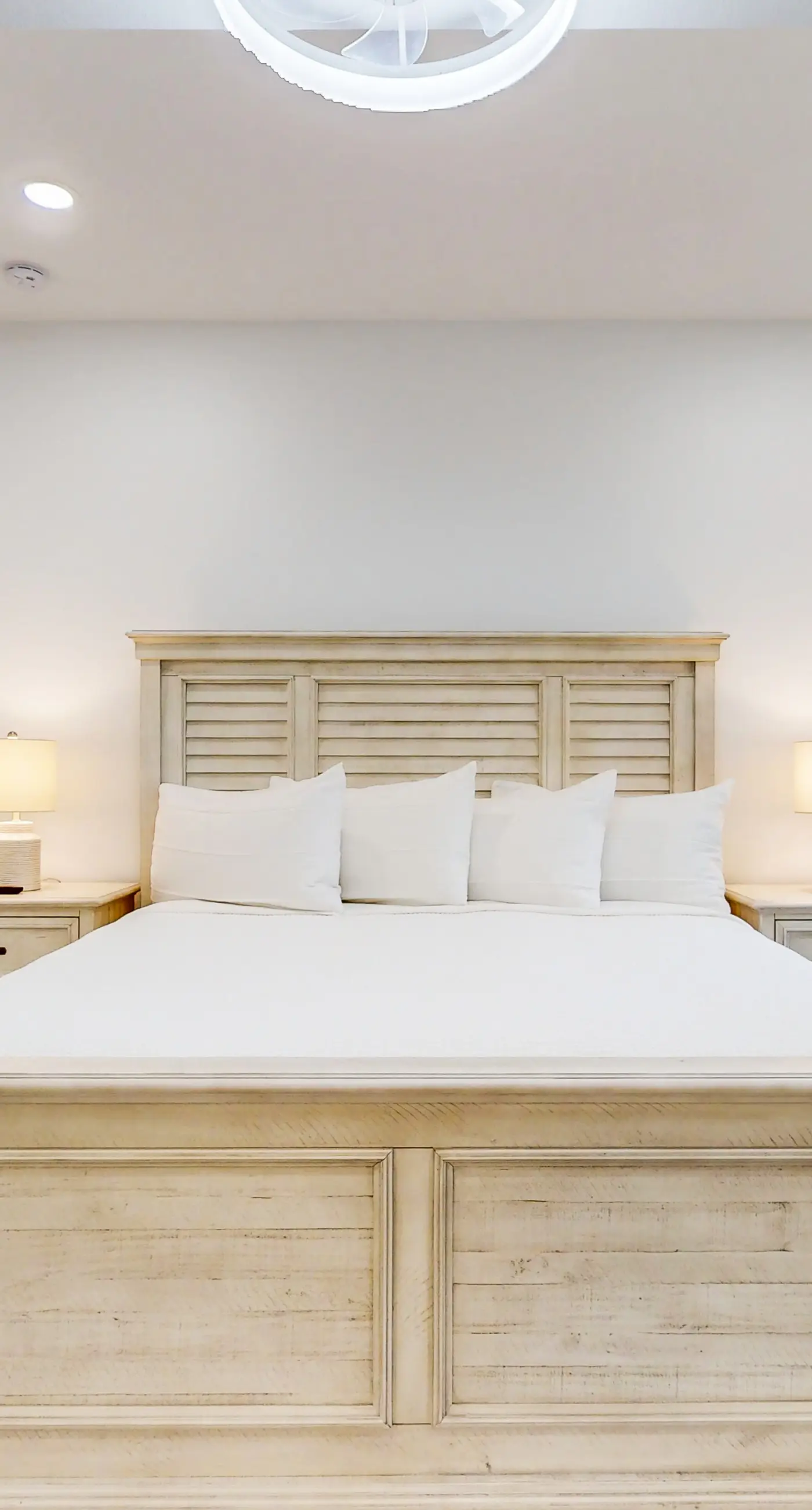 Beautiful dog-friendly condo, private washer&dryer and close to beach