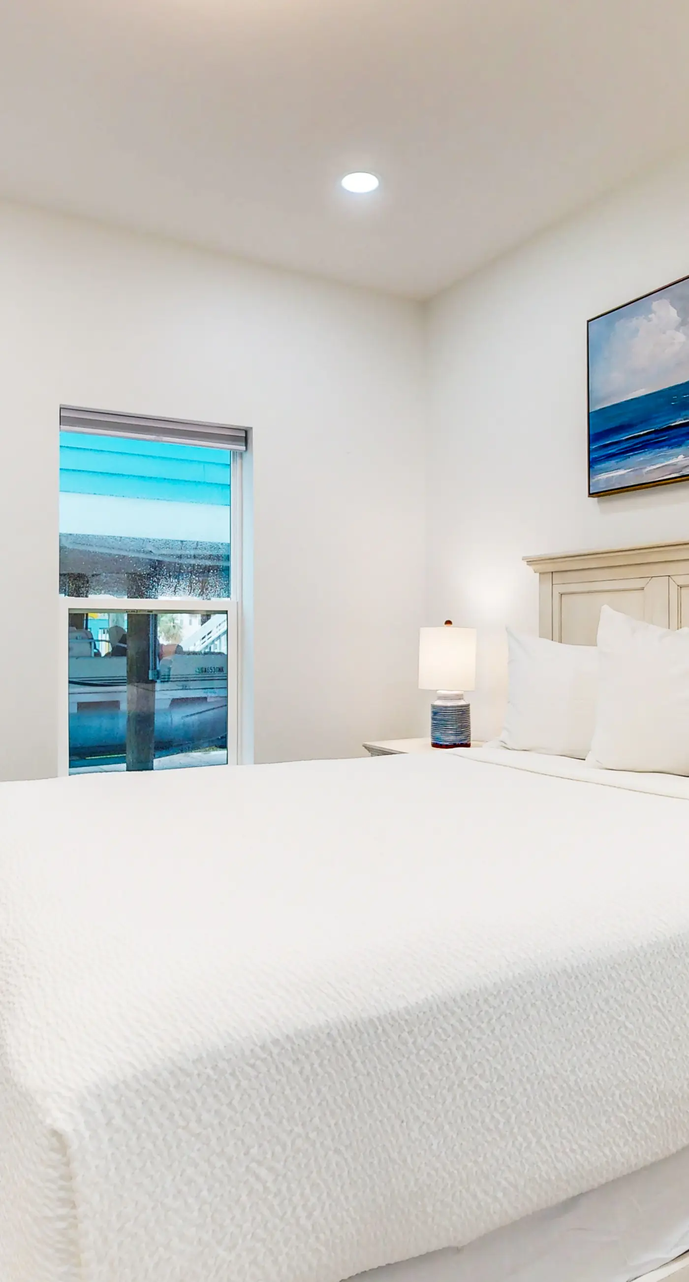 Beautiful dog-friendly condo, private washer&dryer and close to beach