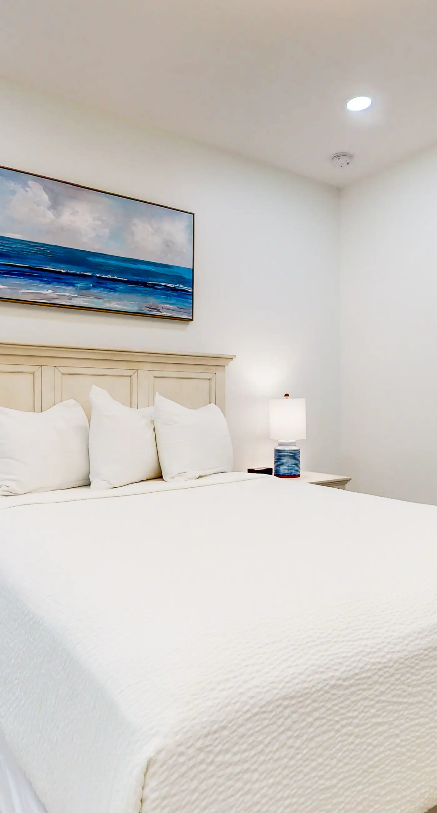 Beautiful dog-friendly condo, private washer&dryer and close to beach