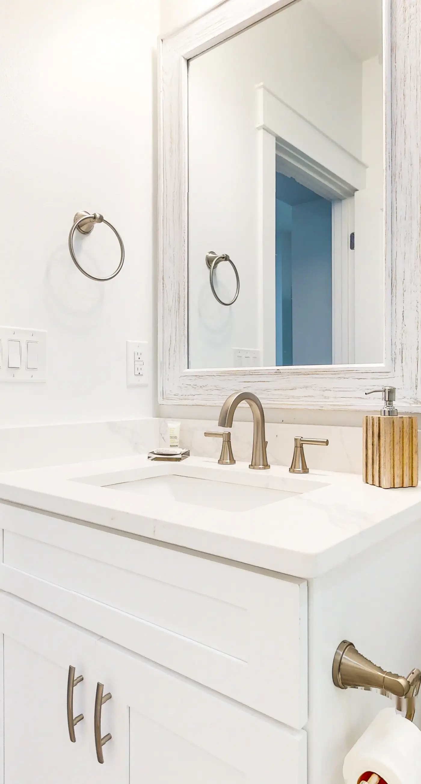 Beautiful dog-friendly condo, private washer&dryer and close to beach