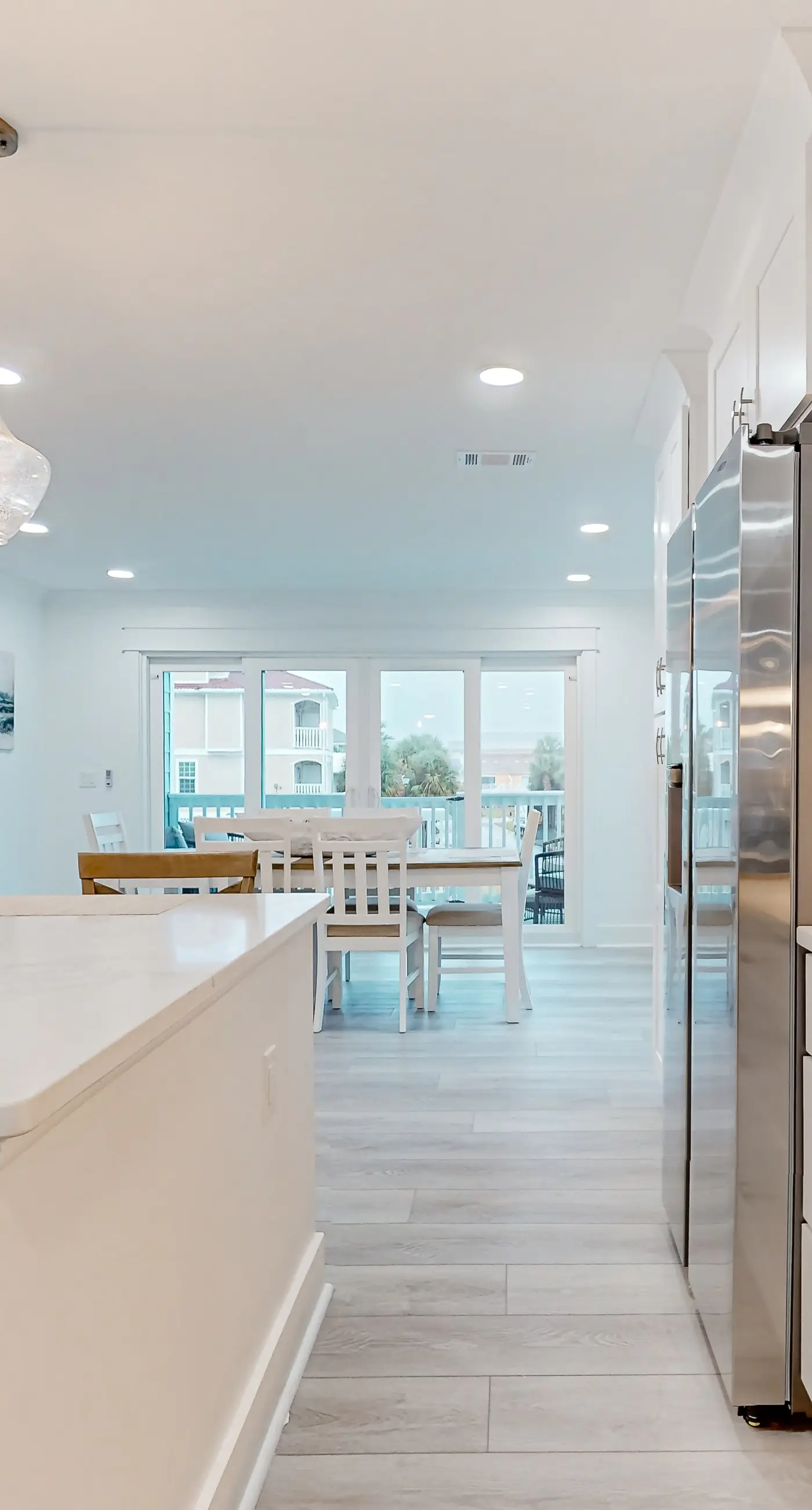 Gorgeous Dog-Friendly Home with Private W&D and Close to the Beach