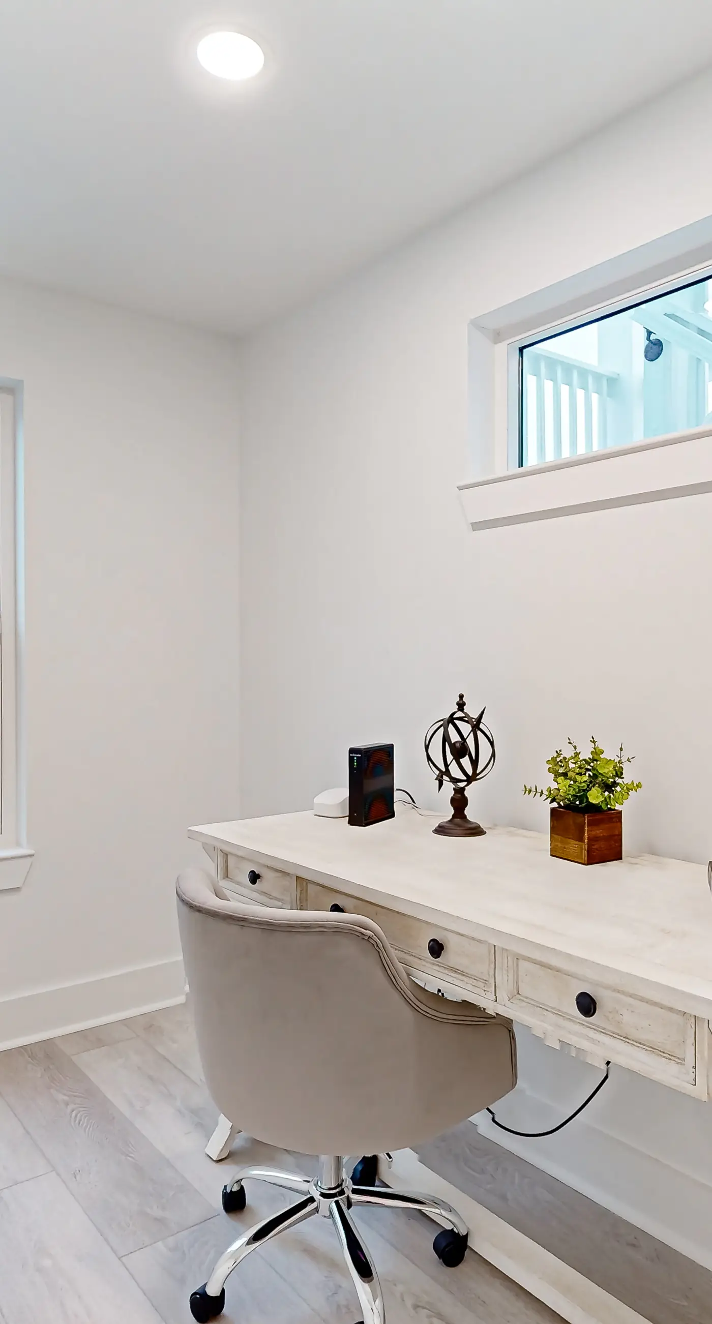 Gorgeous Dog-Friendly Home with Private W&D and Close to the Beach