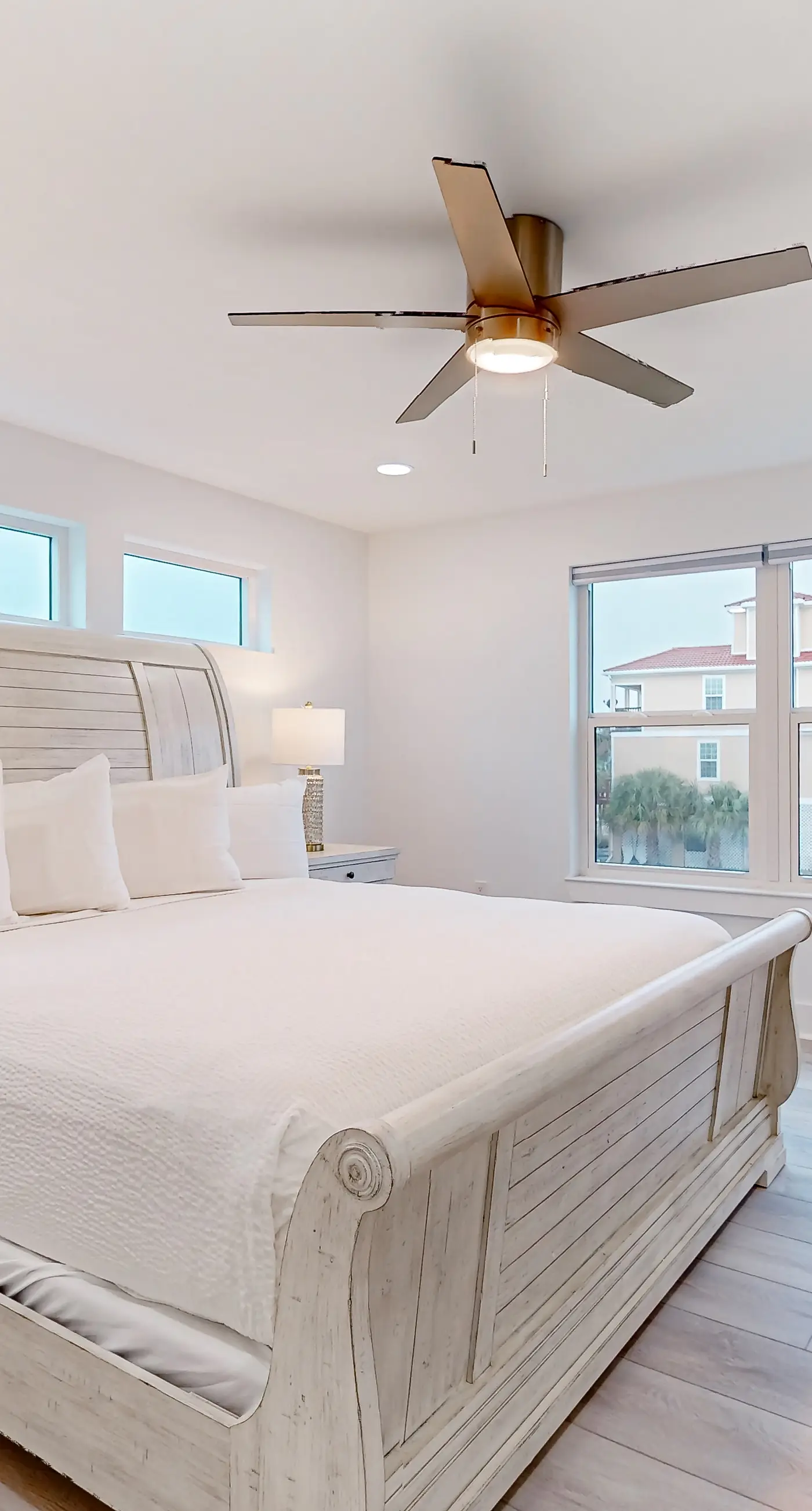Gorgeous Dog-Friendly Home with Private W&D and Close to the Beach