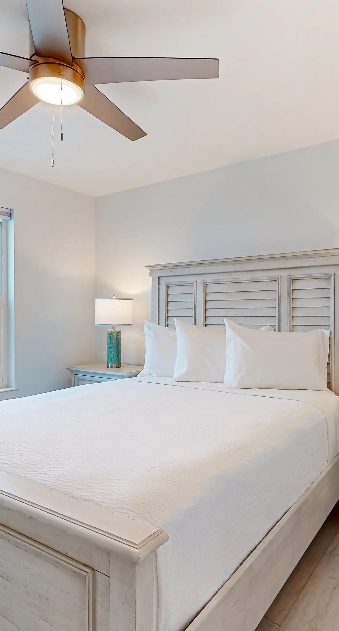 Gorgeous Dog-Friendly Home with Private W&D and Close to the Beach
