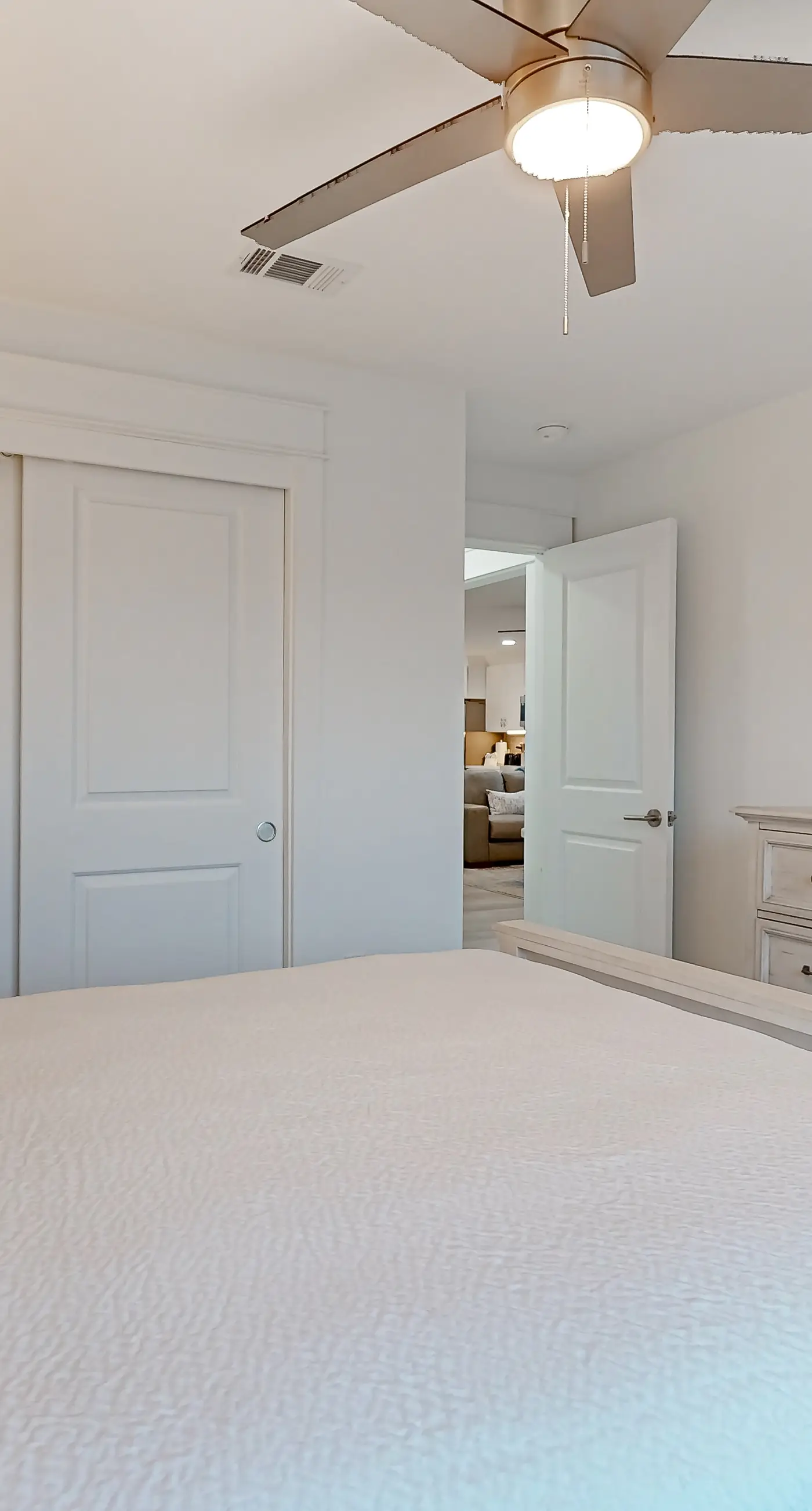 Gorgeous Dog-Friendly Home with Private W&D and Close to the Beach