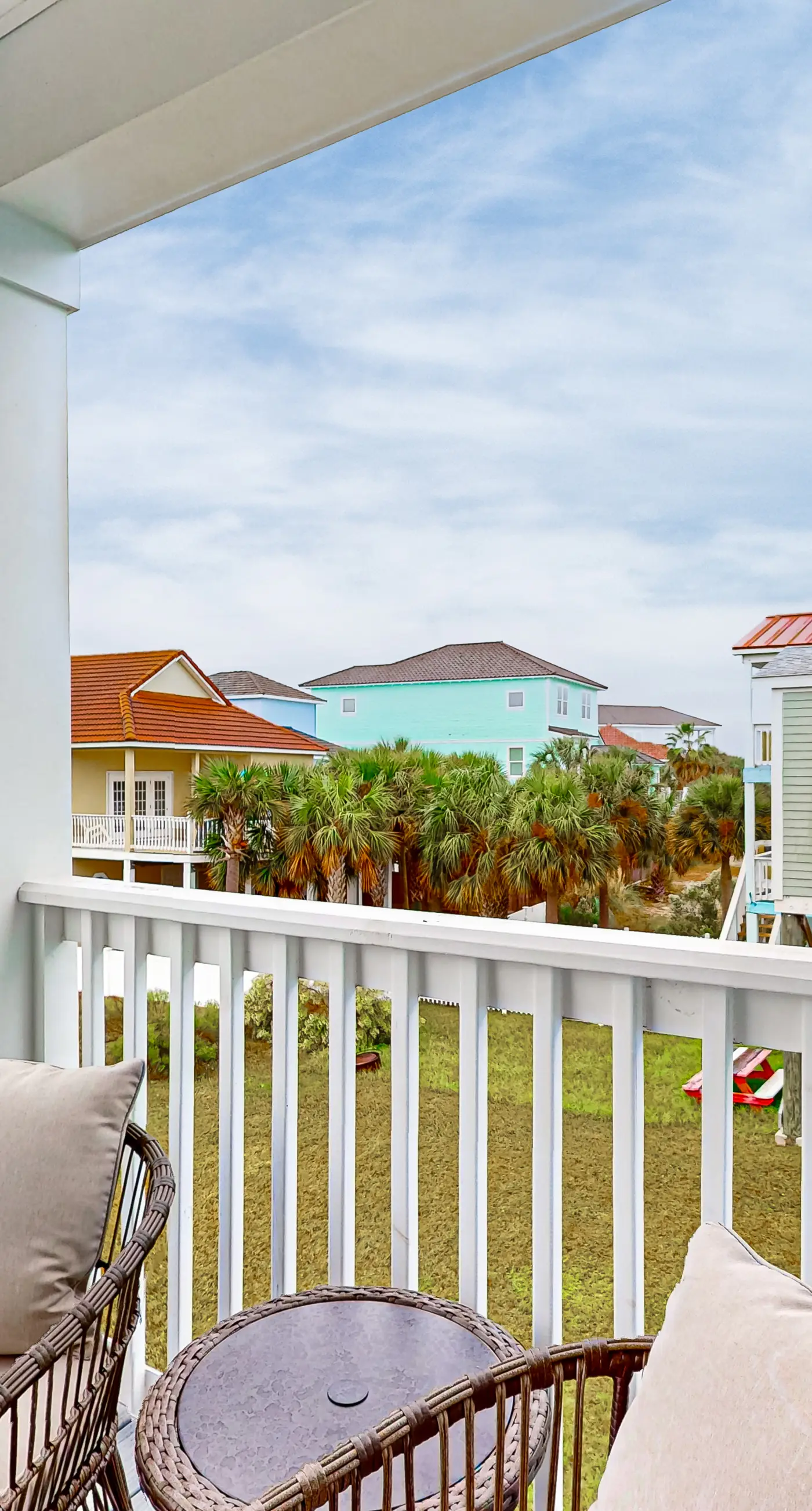 Gorgeous Dog-Friendly Home with Private W&D and Close to the Beach