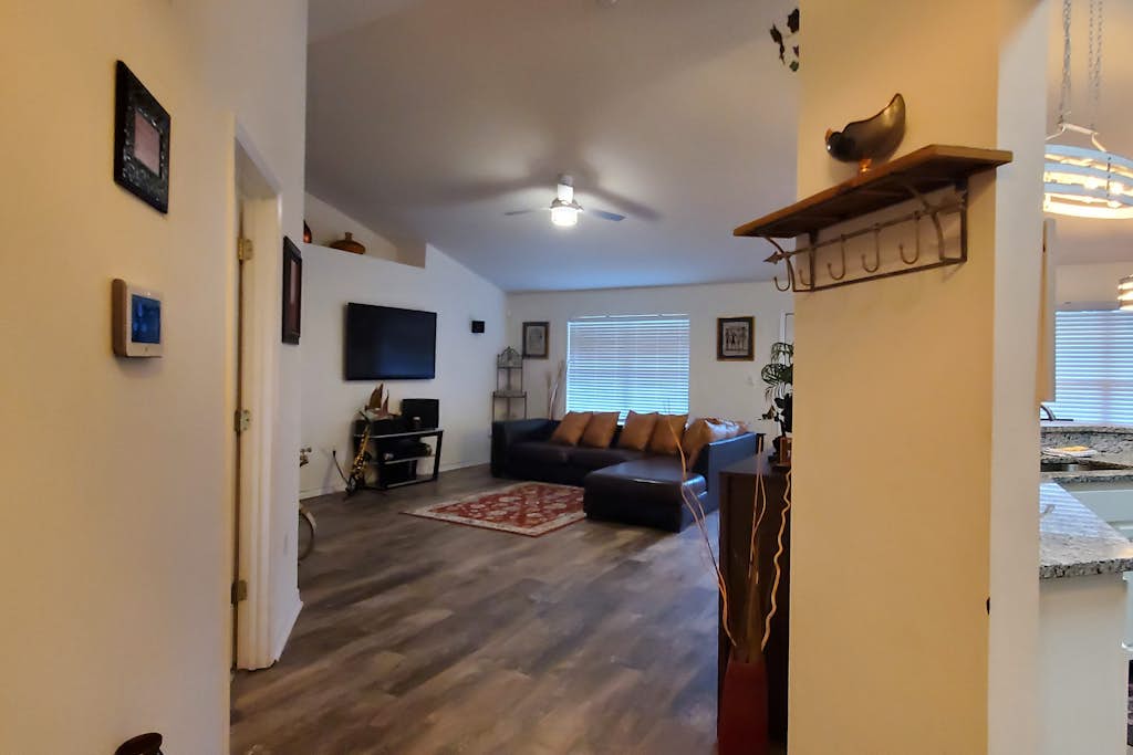 Private home near the beach with washer and dryer and free Wifi