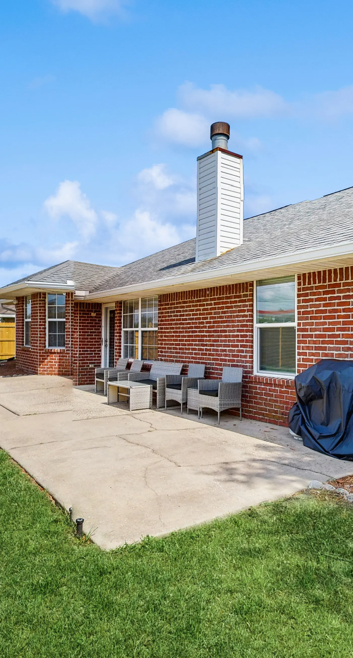 Gorgeous coastal home, dog-friendly, game room and close to everything