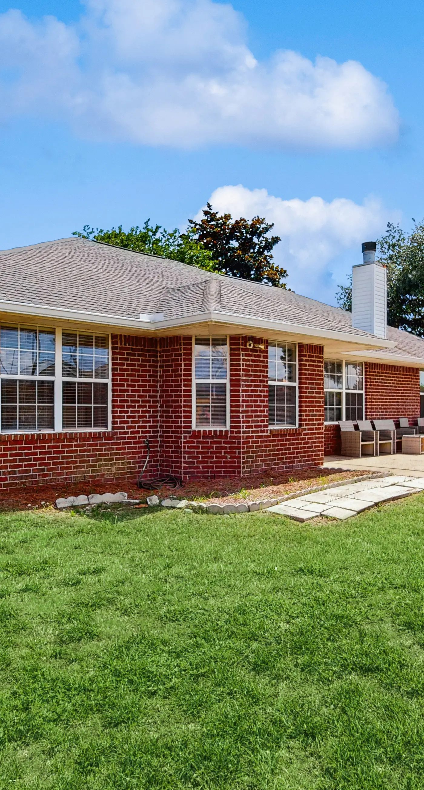 Gorgeous coastal home, dog-friendly, game room and close to everything