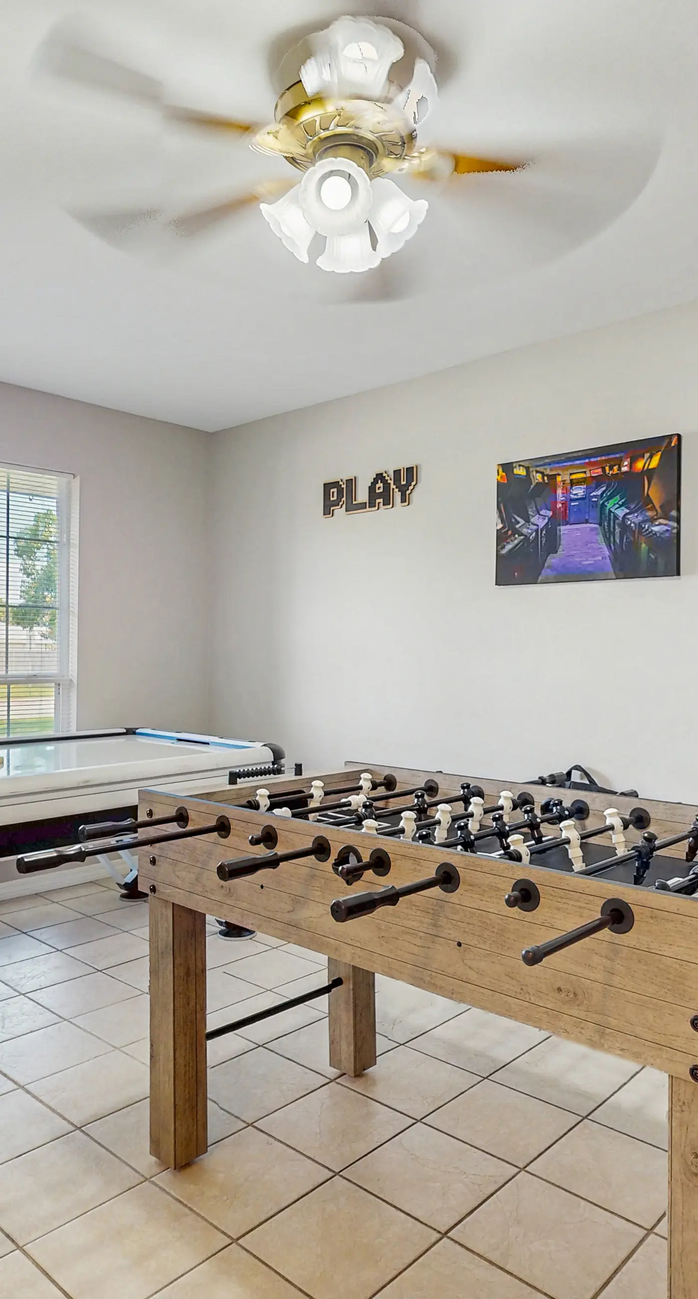 Gorgeous coastal home, dog-friendly, game room and close to everything