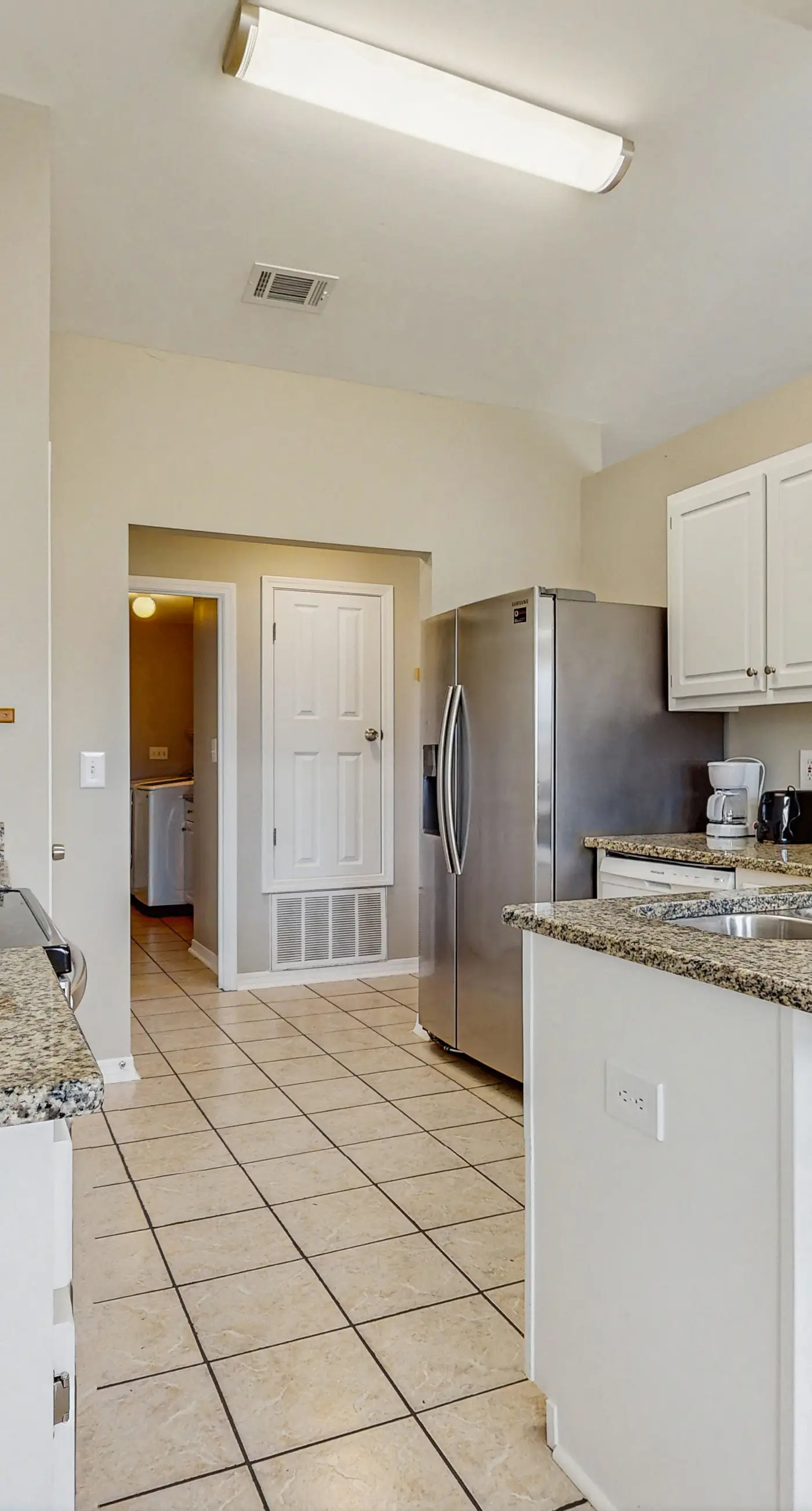 Gorgeous coastal home, dog-friendly, game room and close to everything