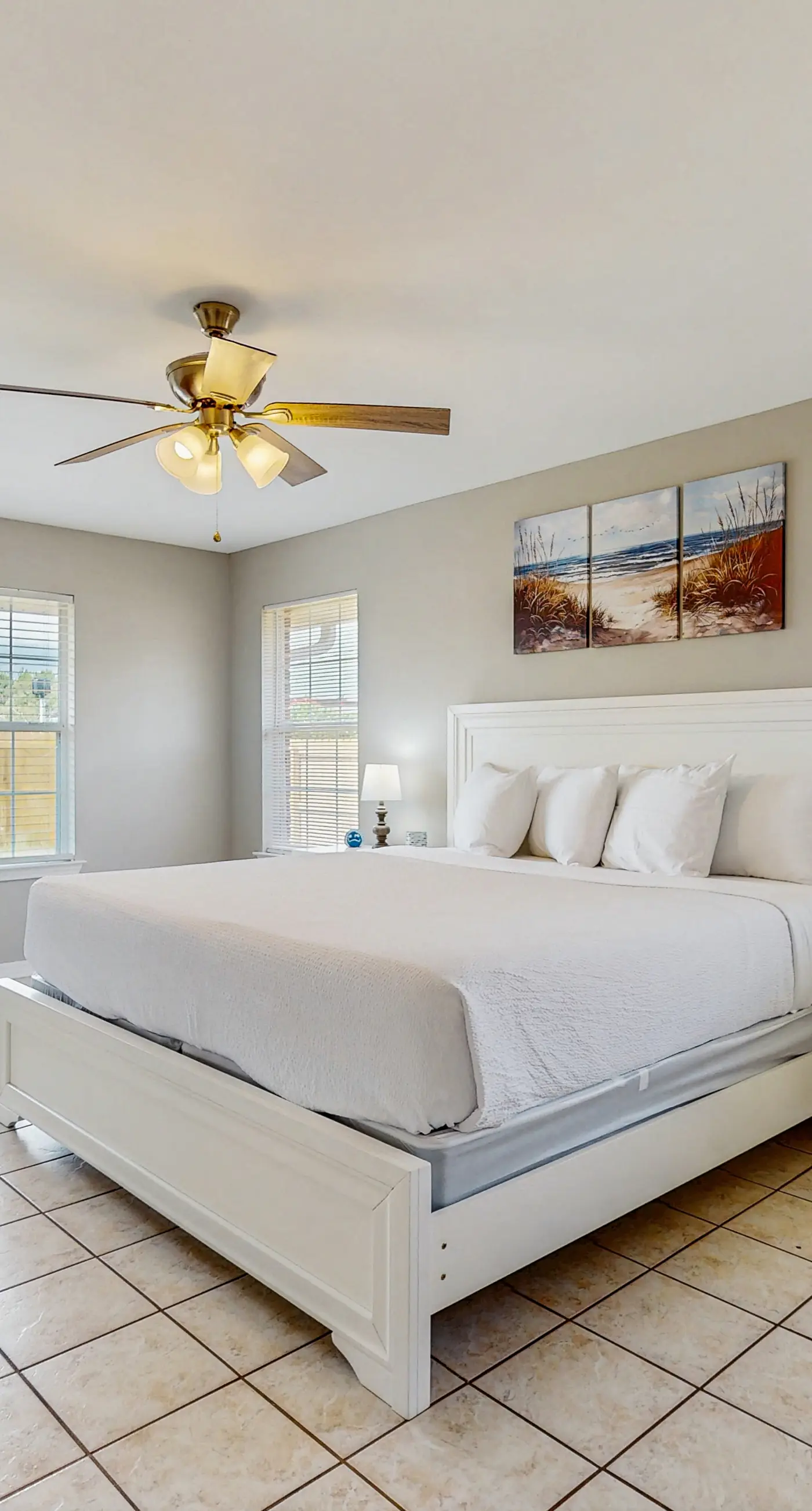 Gorgeous coastal home, dog-friendly, game room and close to everything