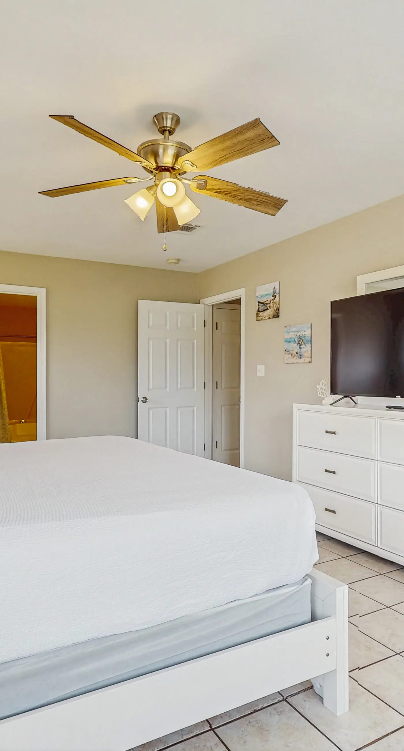 Gorgeous coastal home, dog-friendly, game room and close to everything