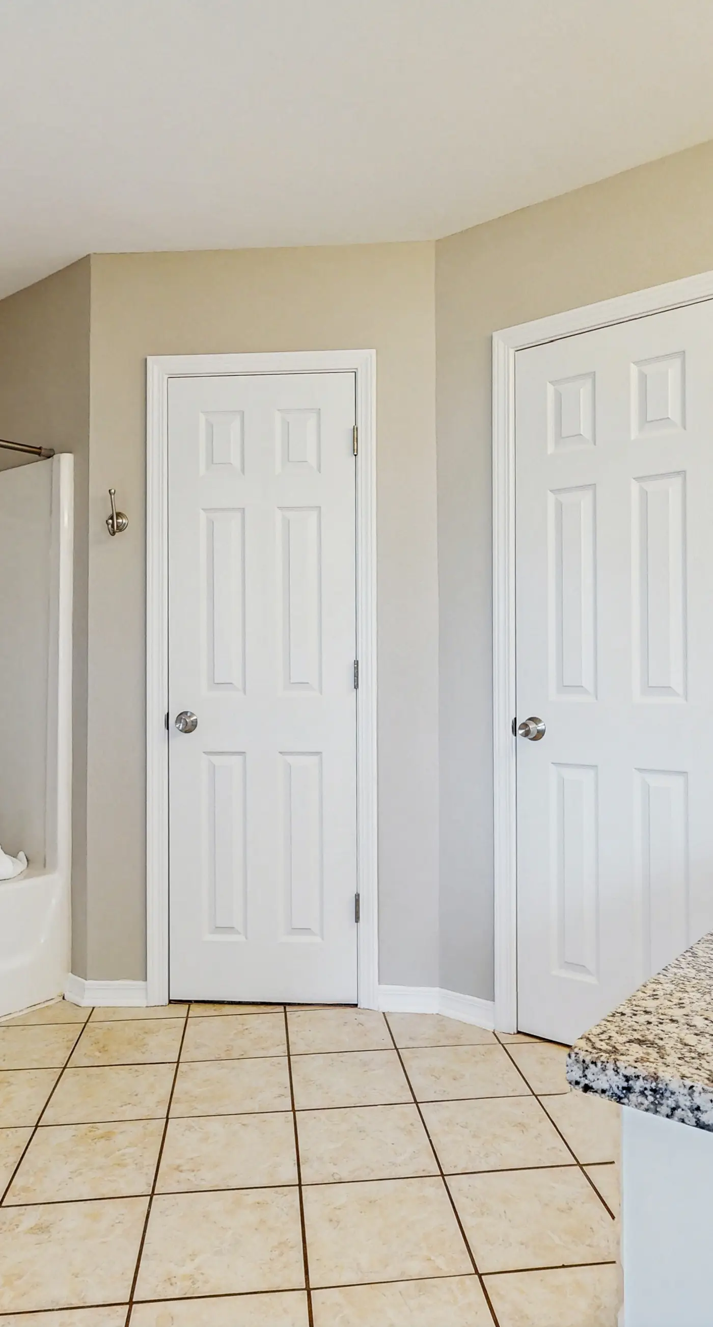 Gorgeous coastal home, dog-friendly, game room and close to everything