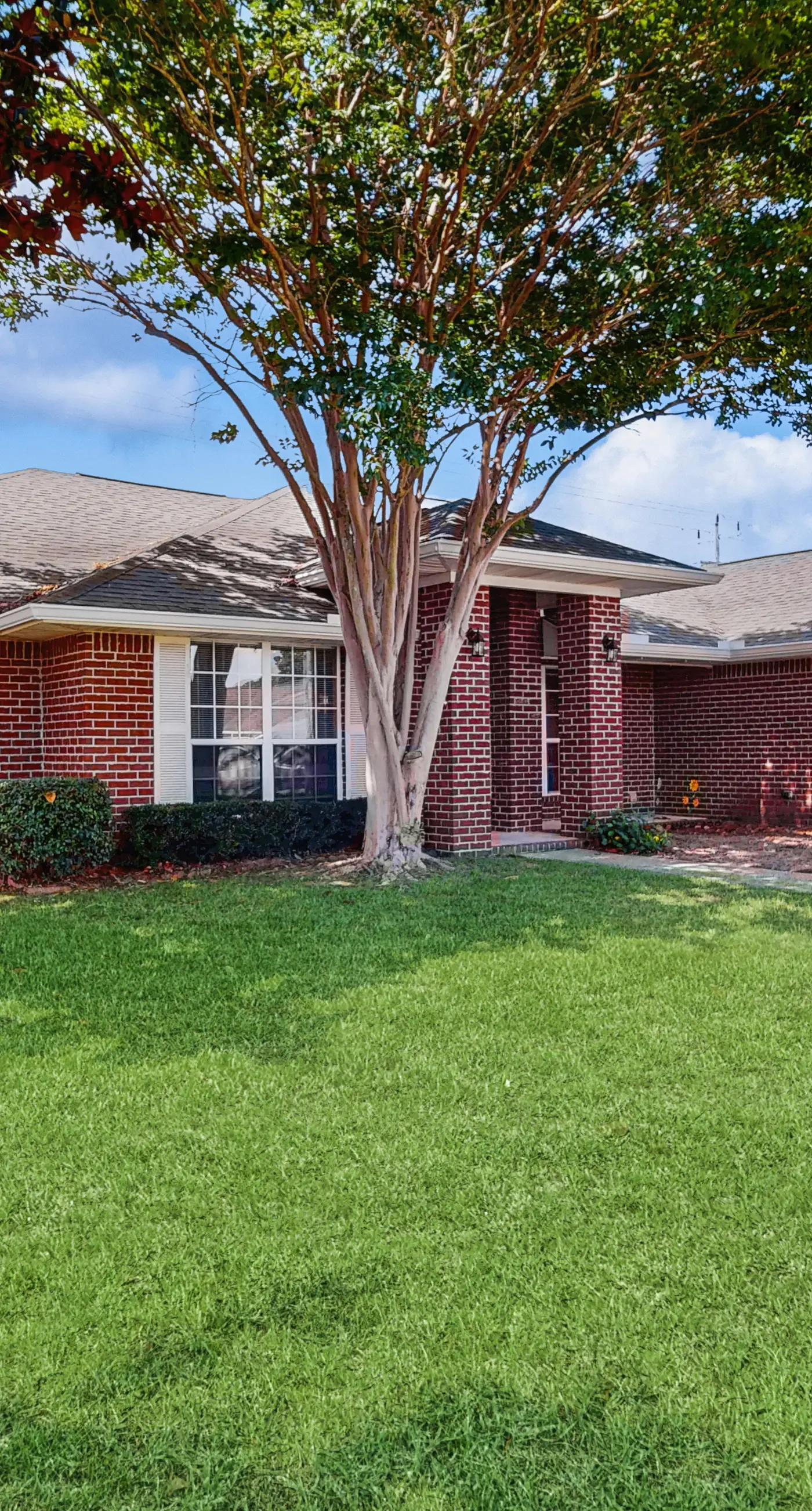 Gorgeous coastal home, dog-friendly, game room and close to everything