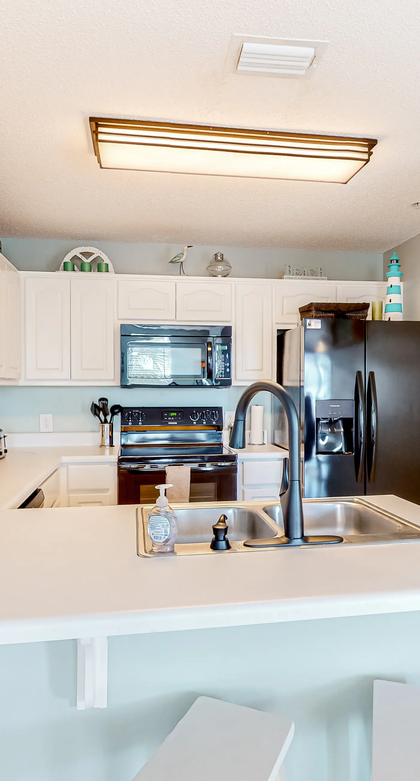 Sunny coastal condo with pool, balcony & sound view - walk to the beach