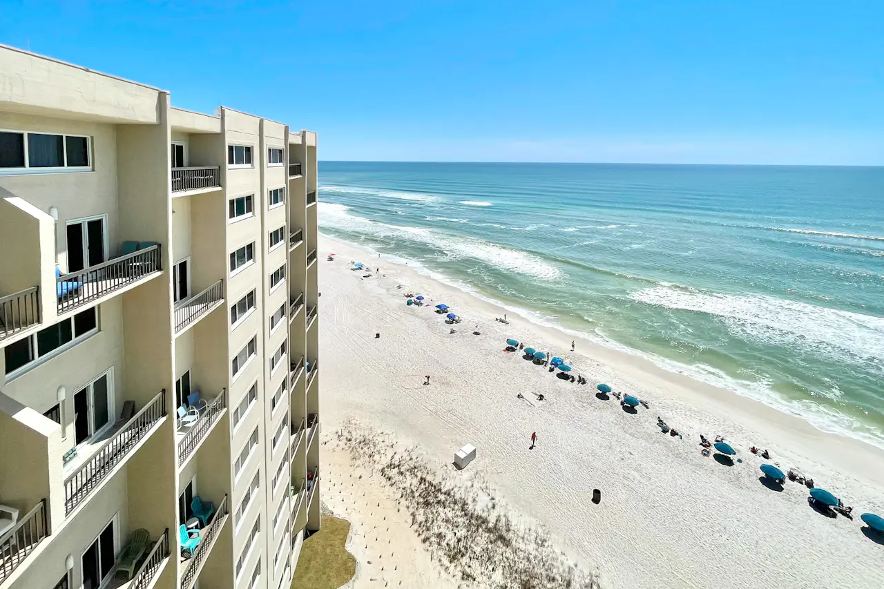 A closer look at Penthouse Condo With Pool And Indoor Pool Access