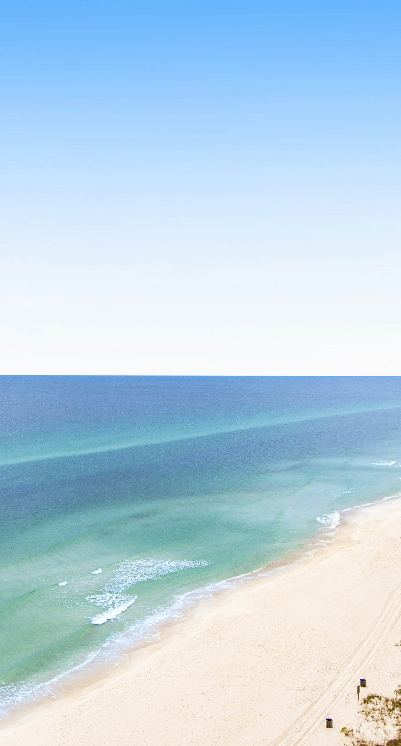 Oceanfront condo with pool, hot tub & washer/dryer