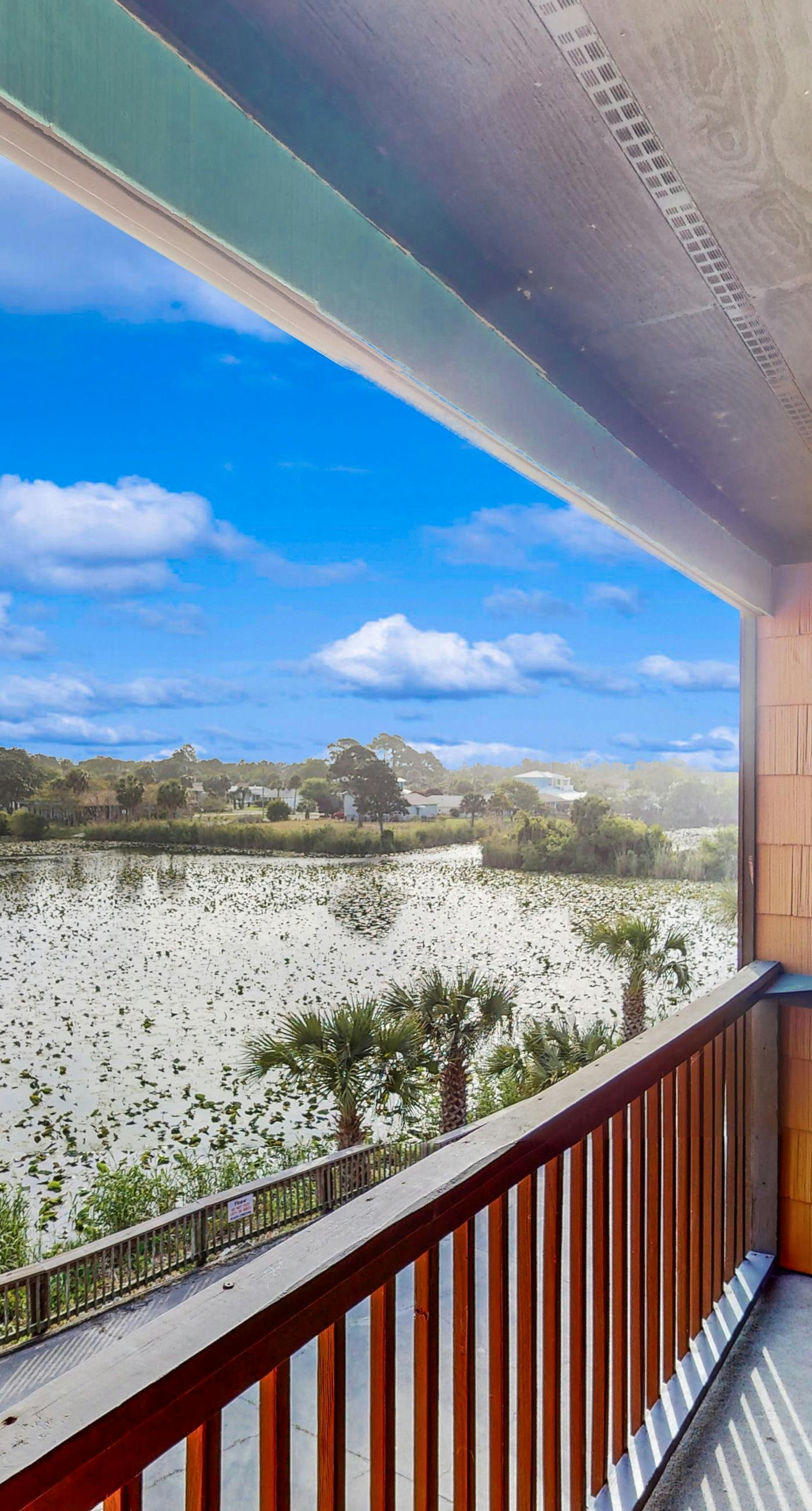 Lovely second-floor condo w/beach access & shared outdoor pool