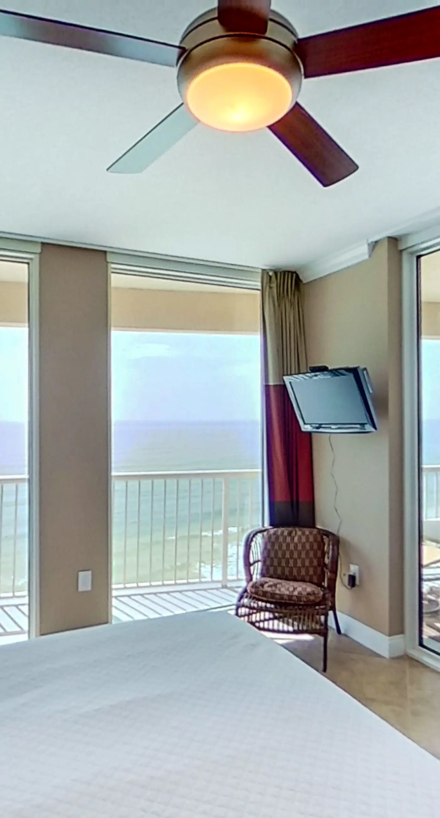 Stunning corner-condo with panoramic views, wraparound deck & beach access