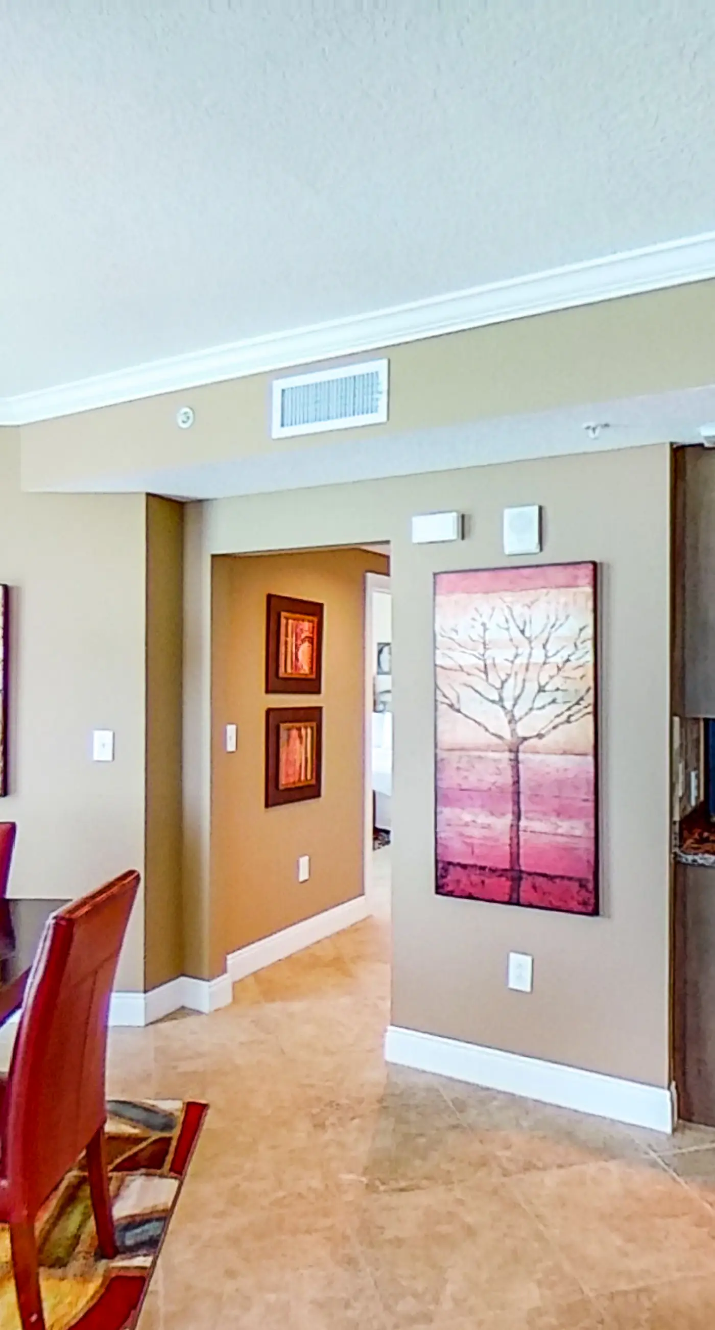 Stunning corner-condo with panoramic views, wraparound deck & beach access