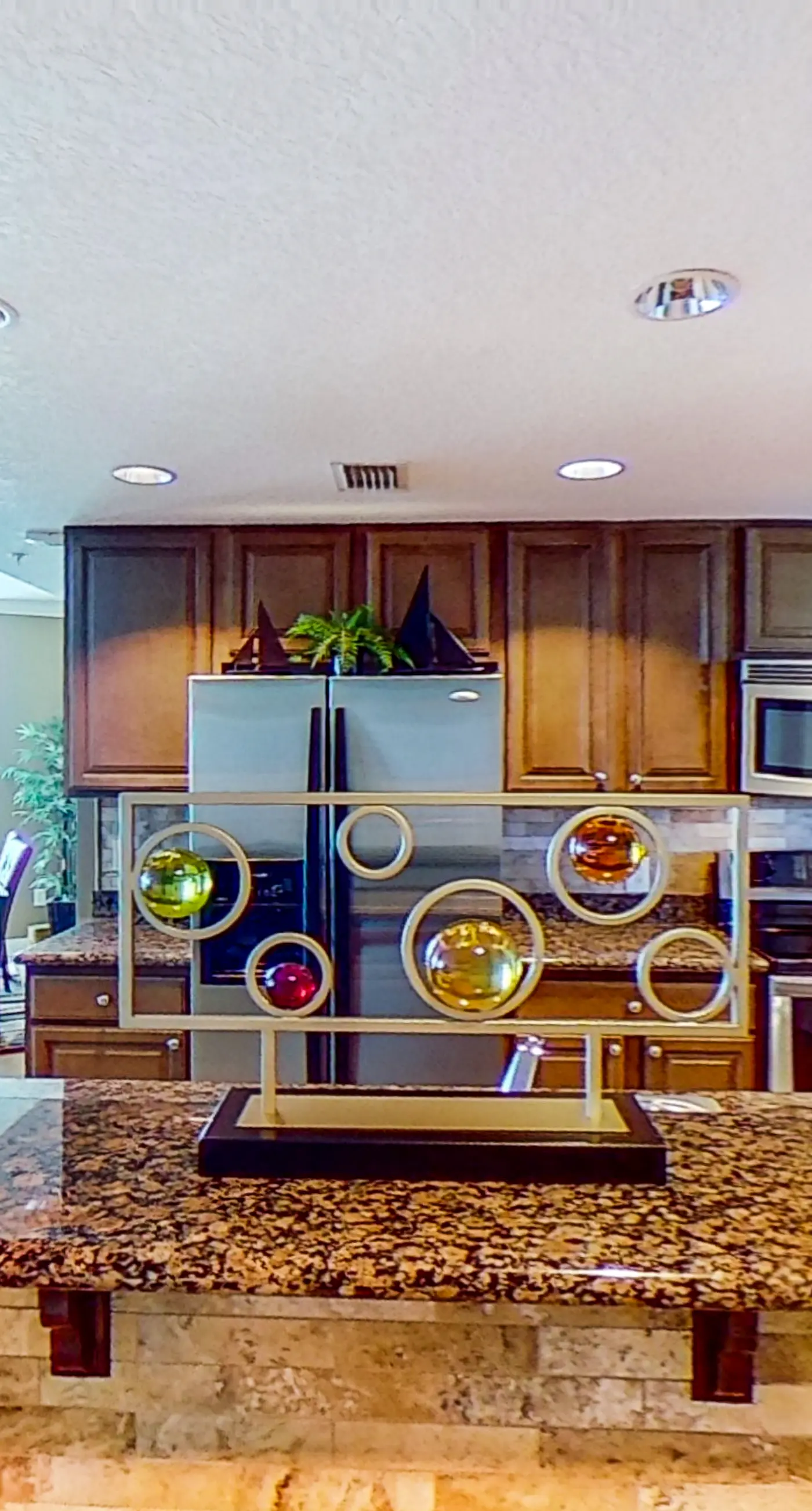 Stunning corner-condo with panoramic views, wraparound deck & beach access