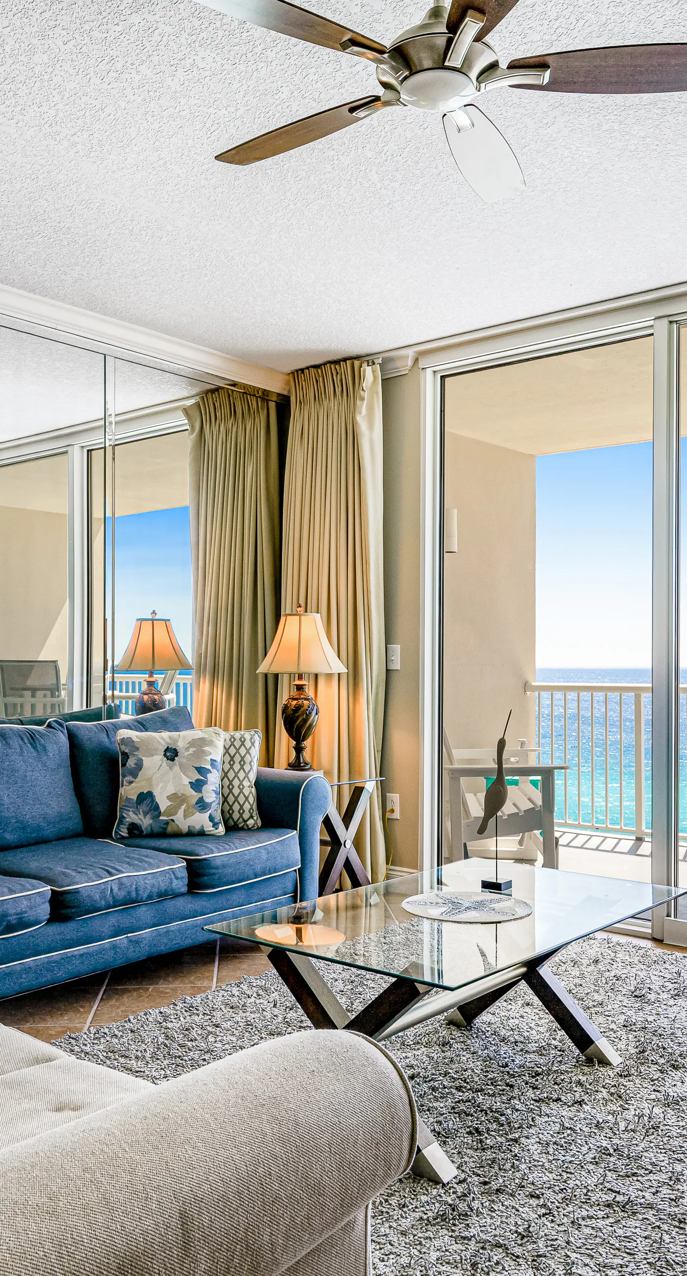 Beachfront condo with balcony view & pool - snowbird-friendly