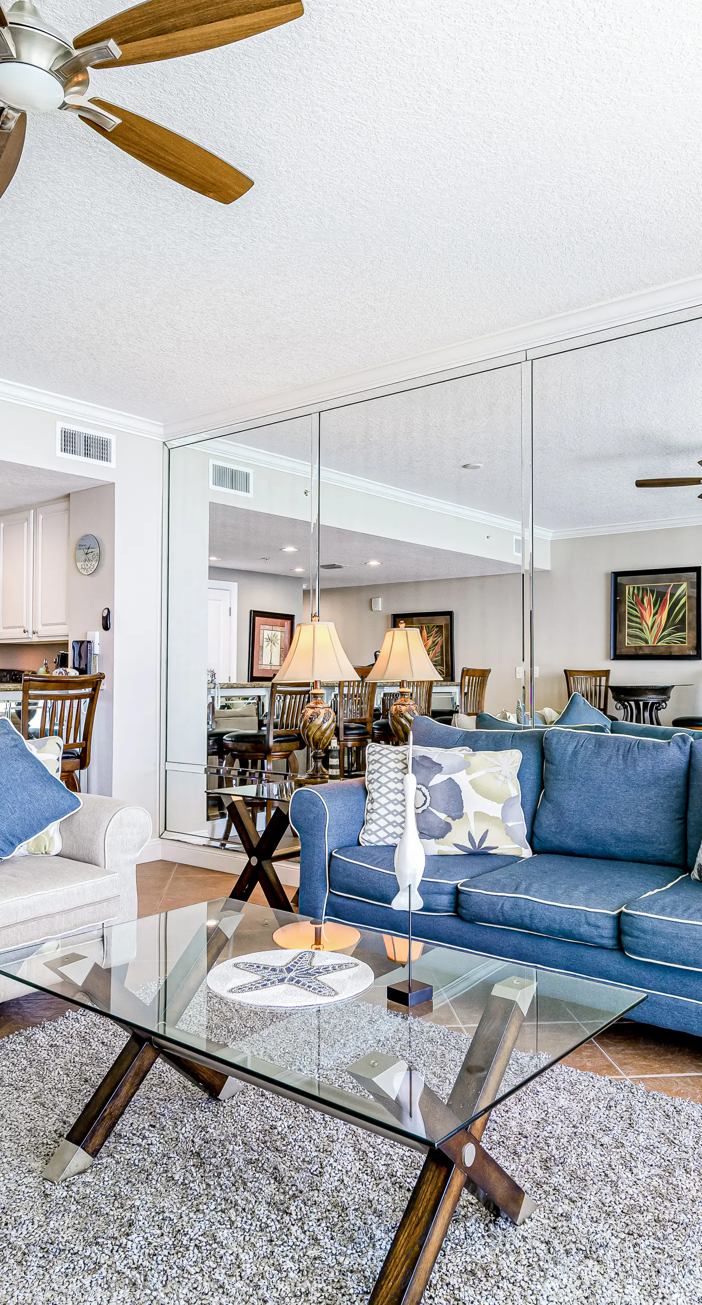 Beachfront condo with balcony view & pool - snowbird-friendly